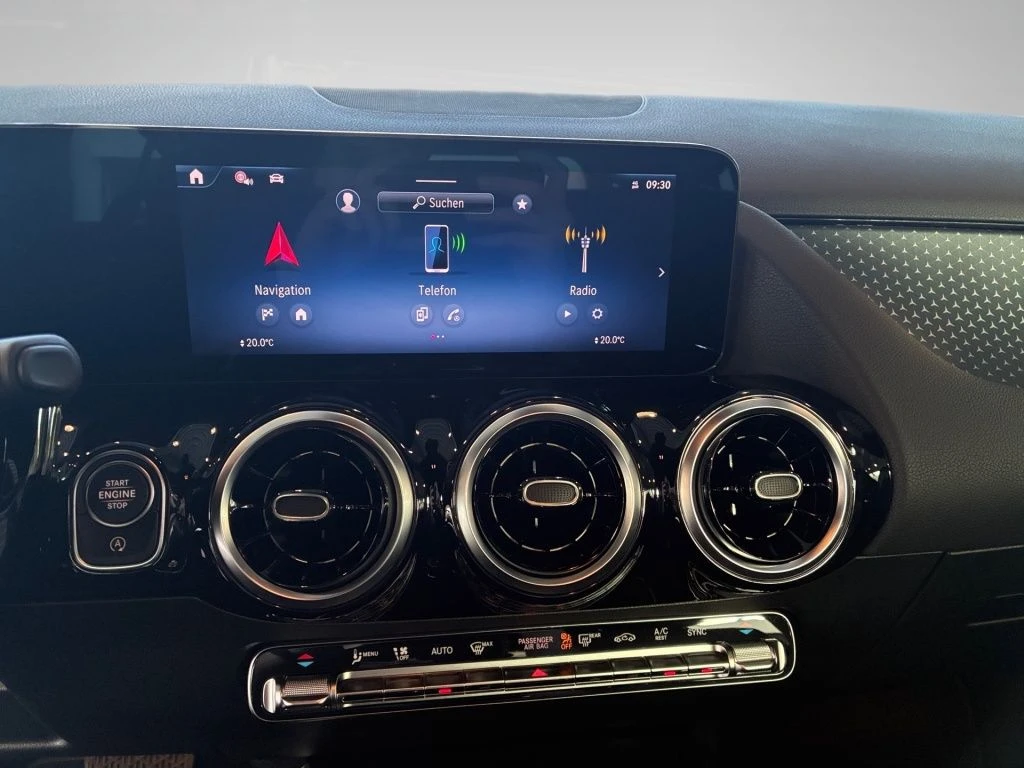 Mercedes-Benz-GLA 200 d-image-7