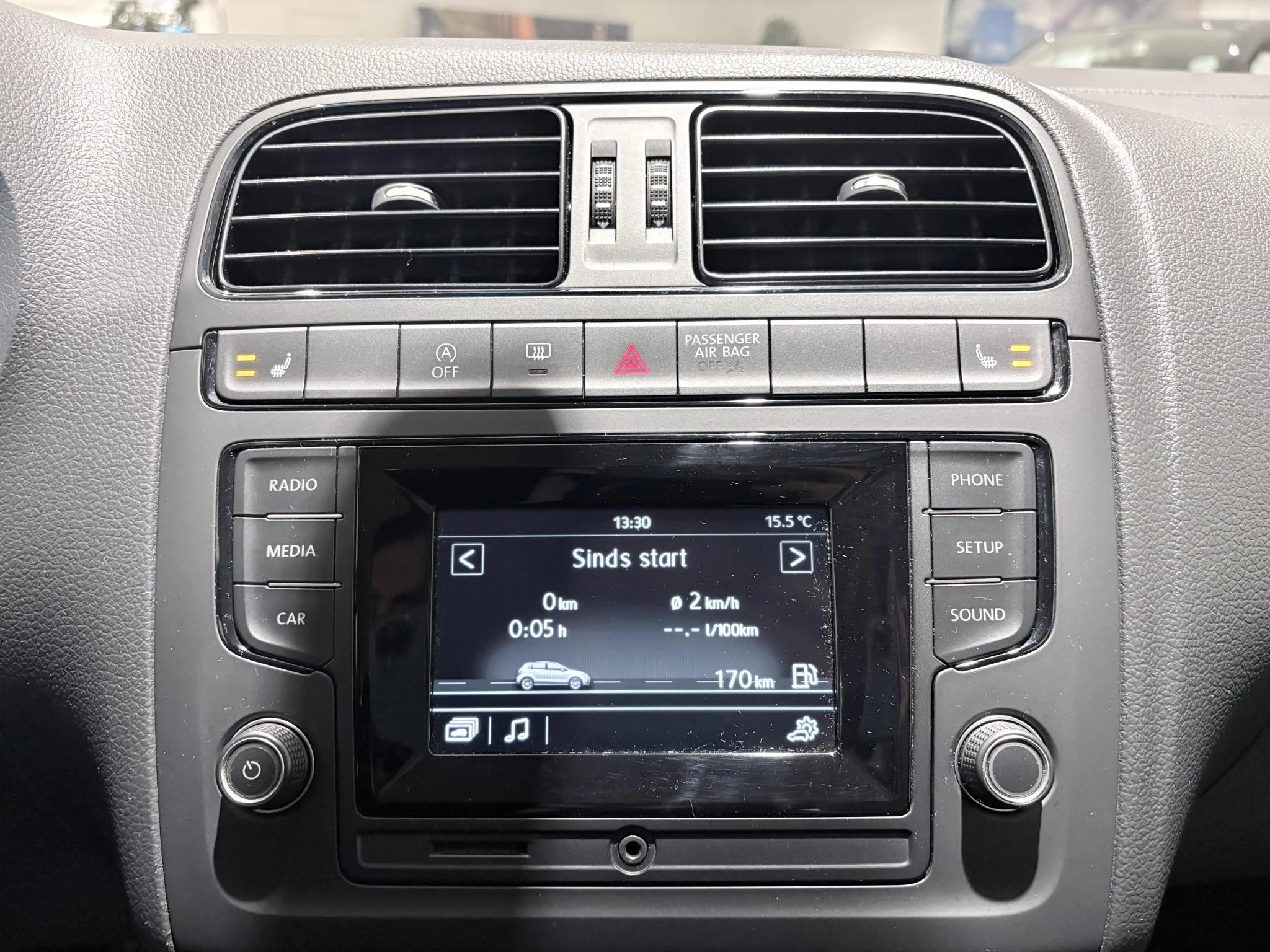 Volkswagen-Polo-image-18