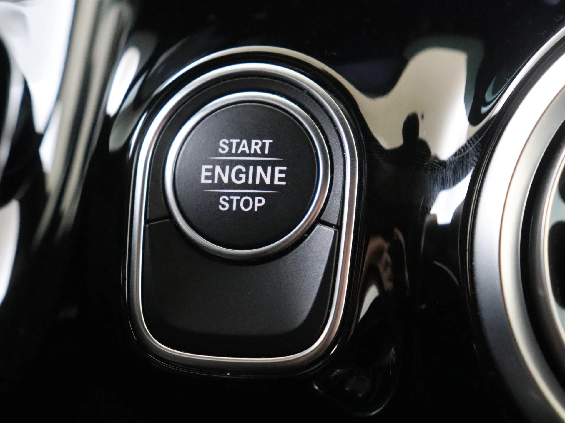 Mercedes-Benz-GLA-image-21