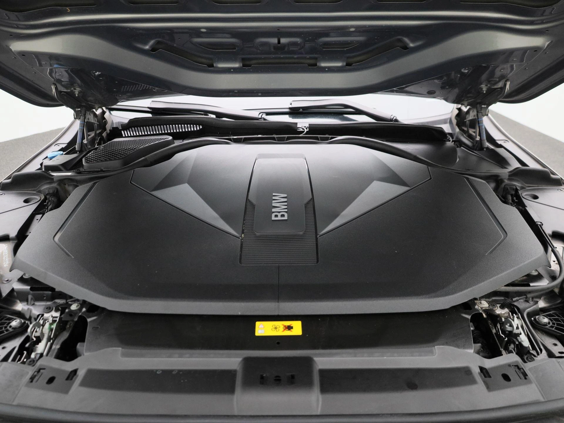 BMW-i5-image-39