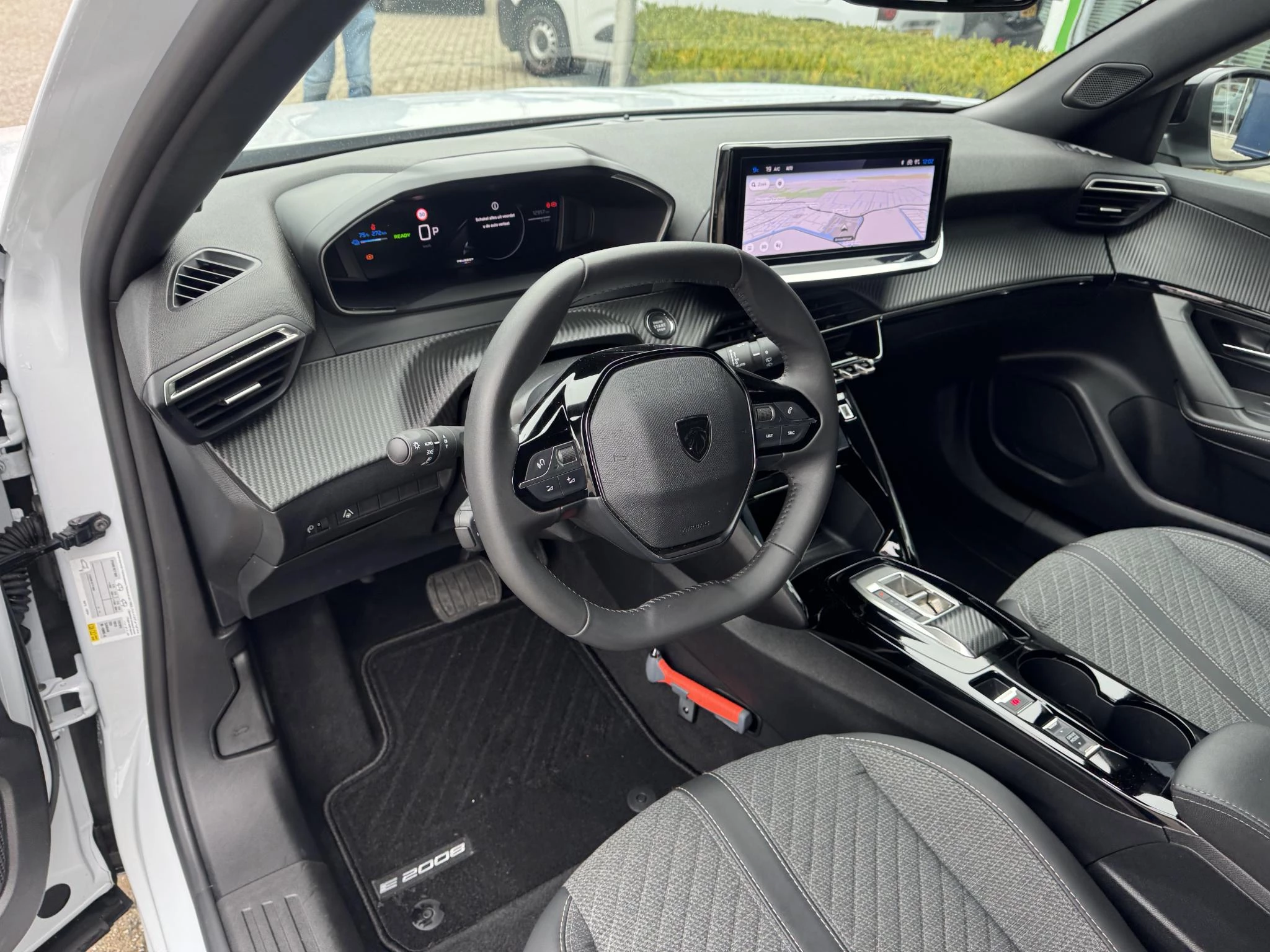 Peugeot-e-2008-image-17