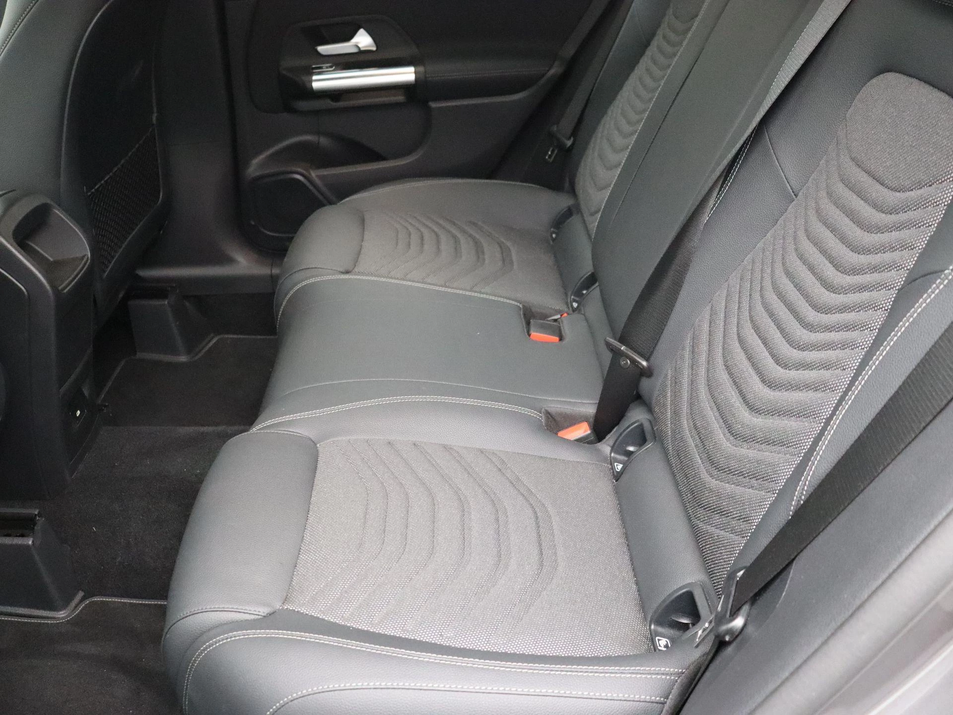 Mercedes-Benz B-Klasse 180 d Business Line + CARPLAY + CAMERA + SENSOREN +