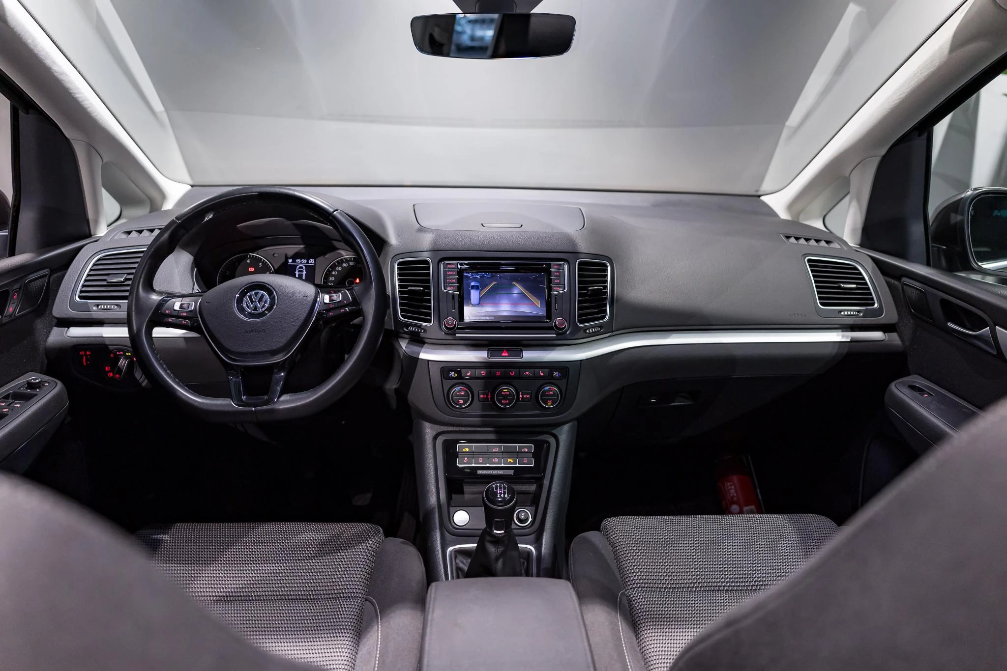 Volkswagen-Sharan-image-10