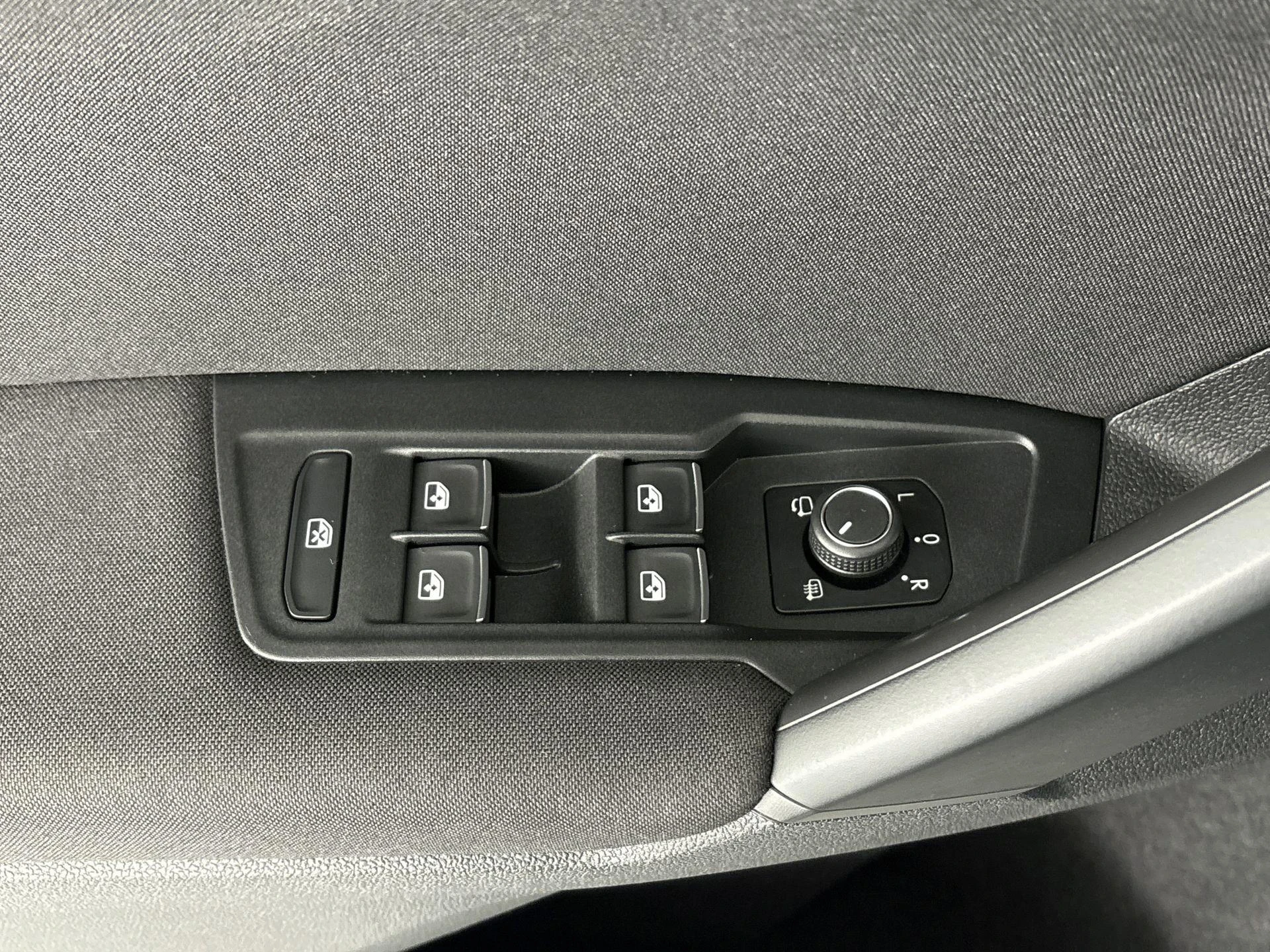 Volkswagen-Tiguan-image-13