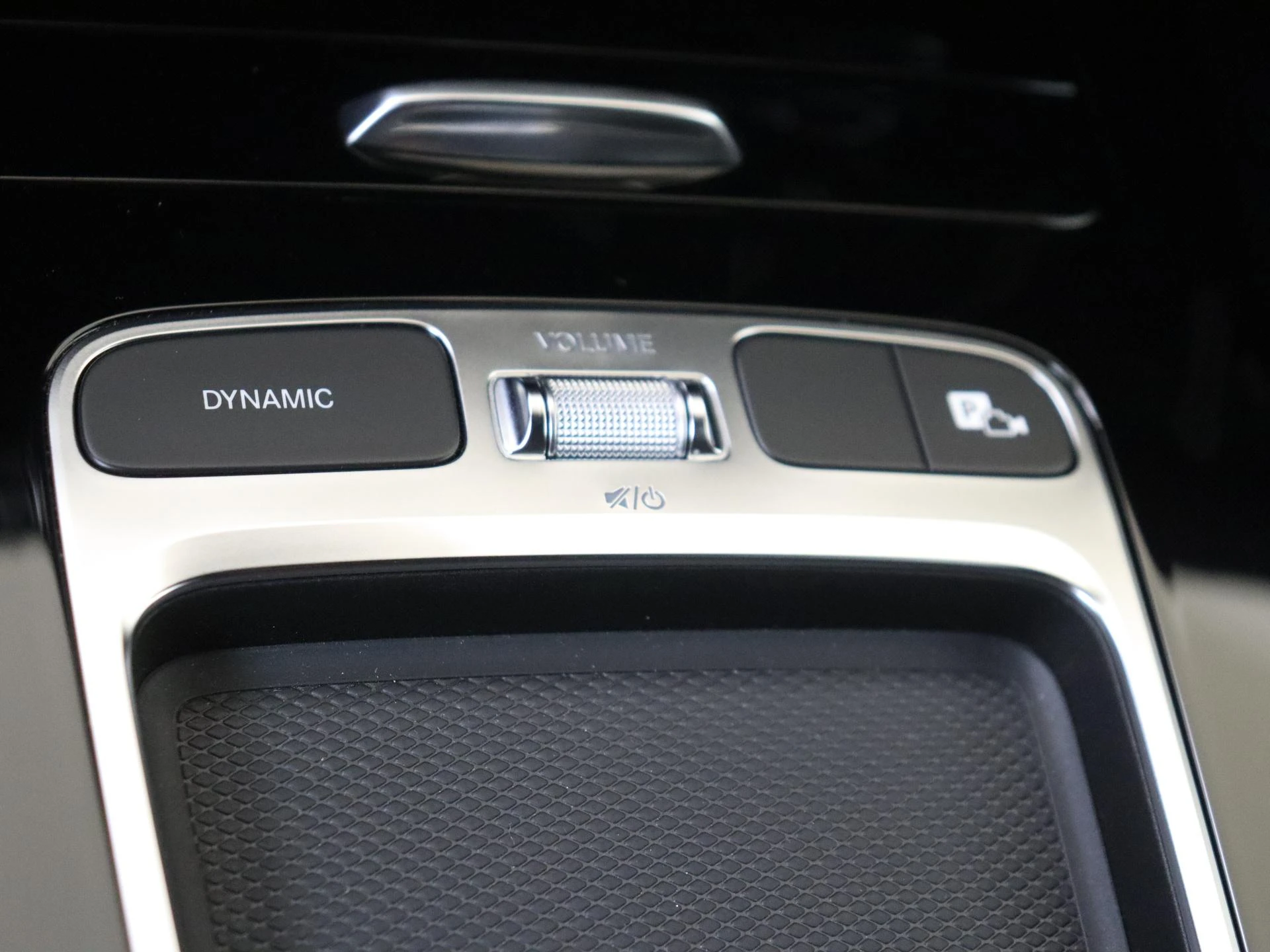 Mercedes-Benz-CLA-image-20