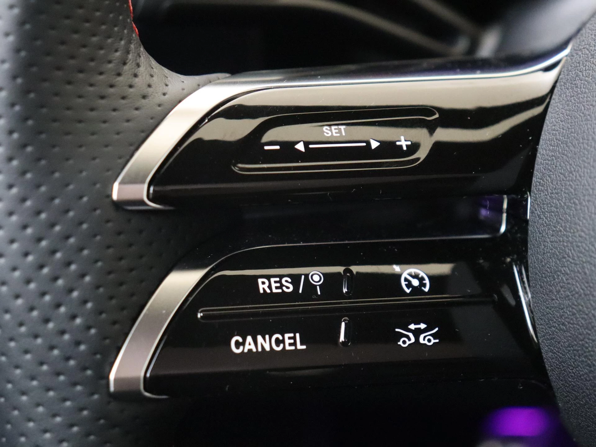 Mercedes-Benz-CLA-image-14