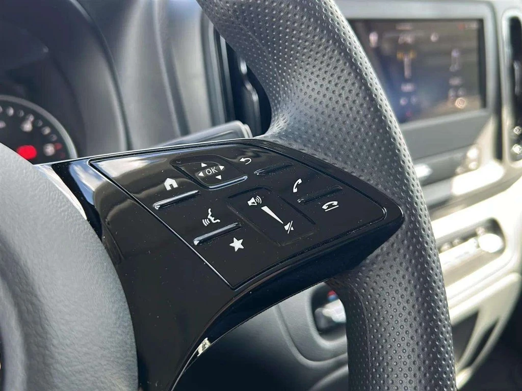 Mercedes-Benz-Vito-image-14