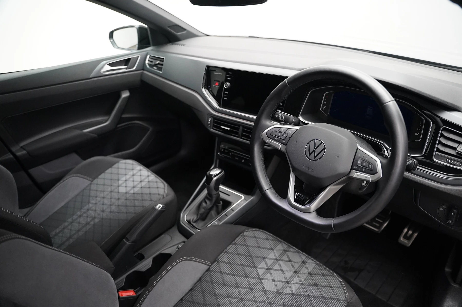 Volkswagen-Polo-image-5