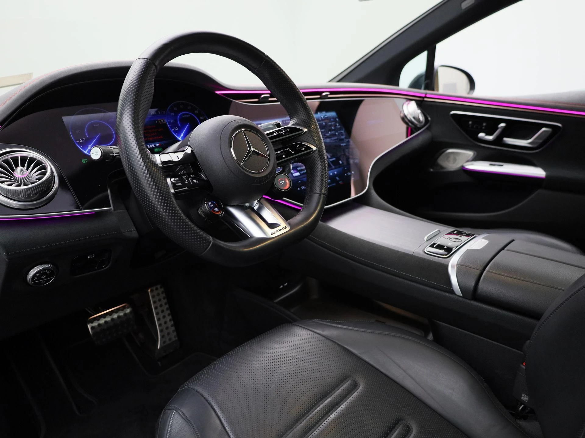 Mercedes-Benz-EQE-image-17