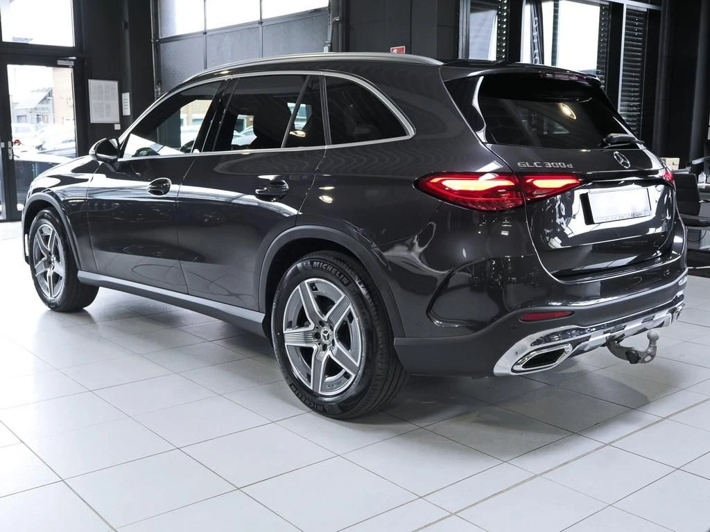 Mercedes-Benz-GLC 300 d-image-5