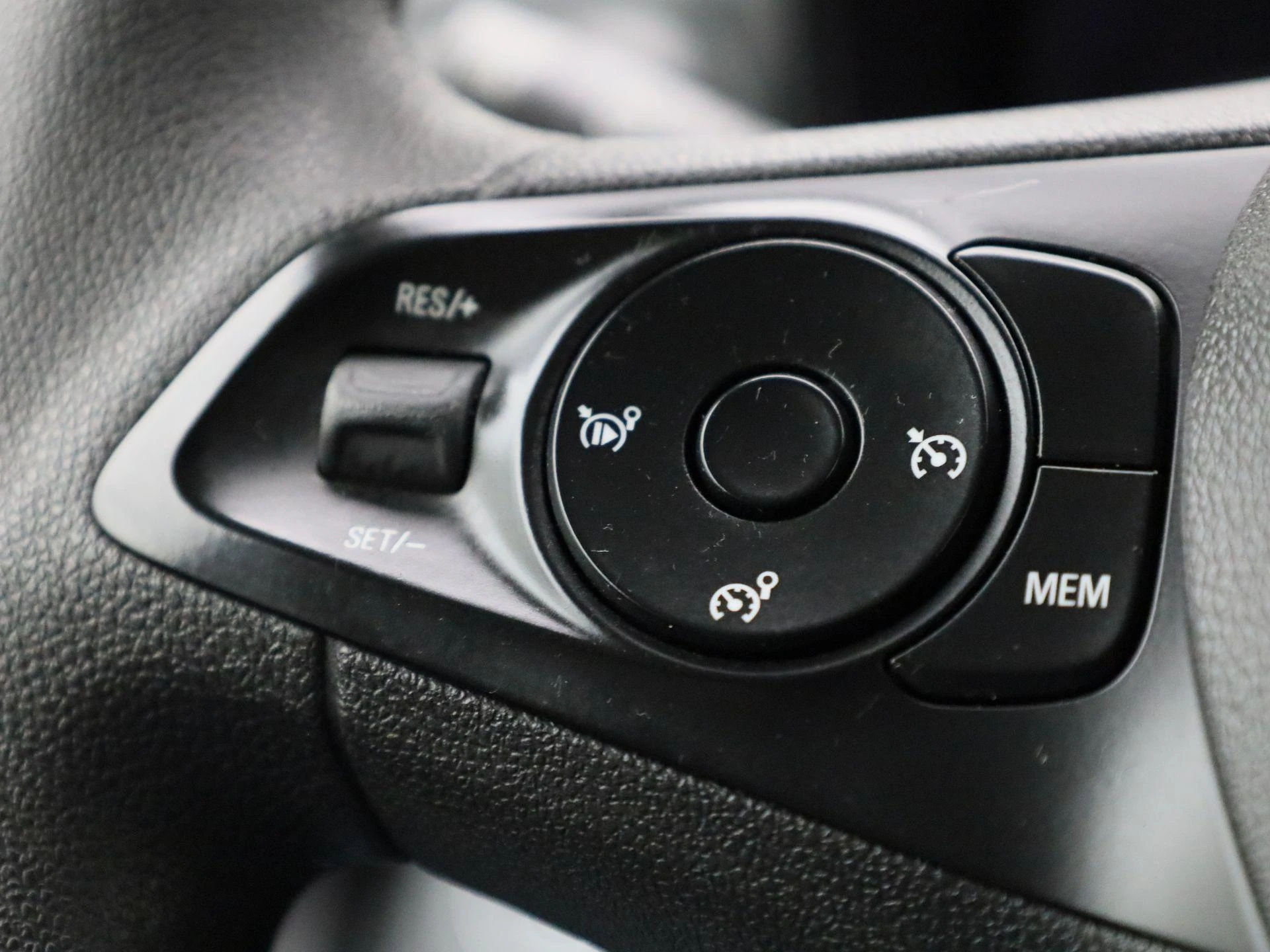 Opel-Combo Life-image-15