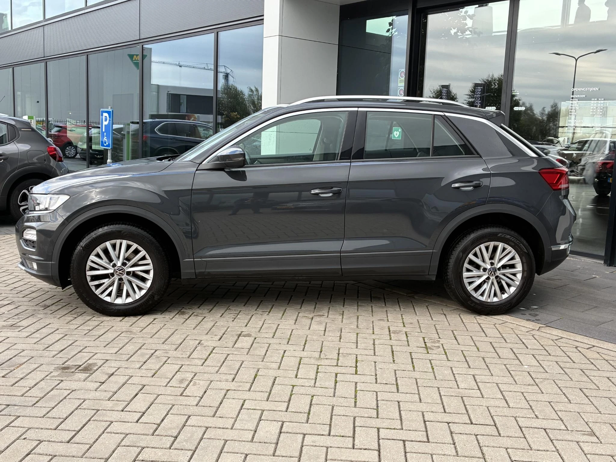 Volkswagen-T-Roc-image-1