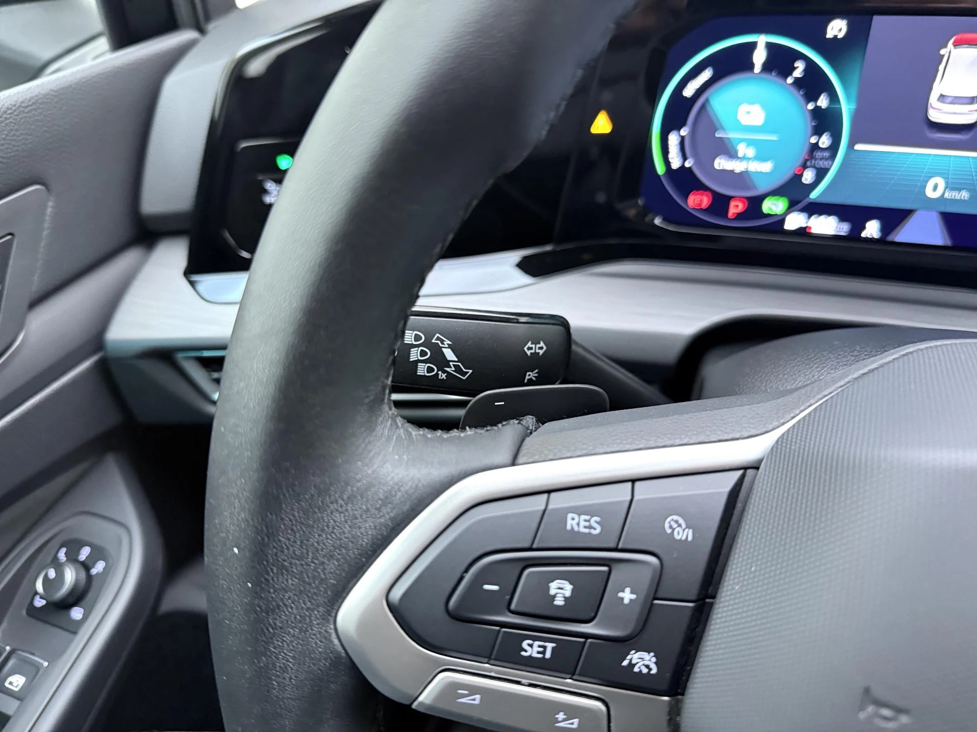 Volkswagen-Golf-image-14