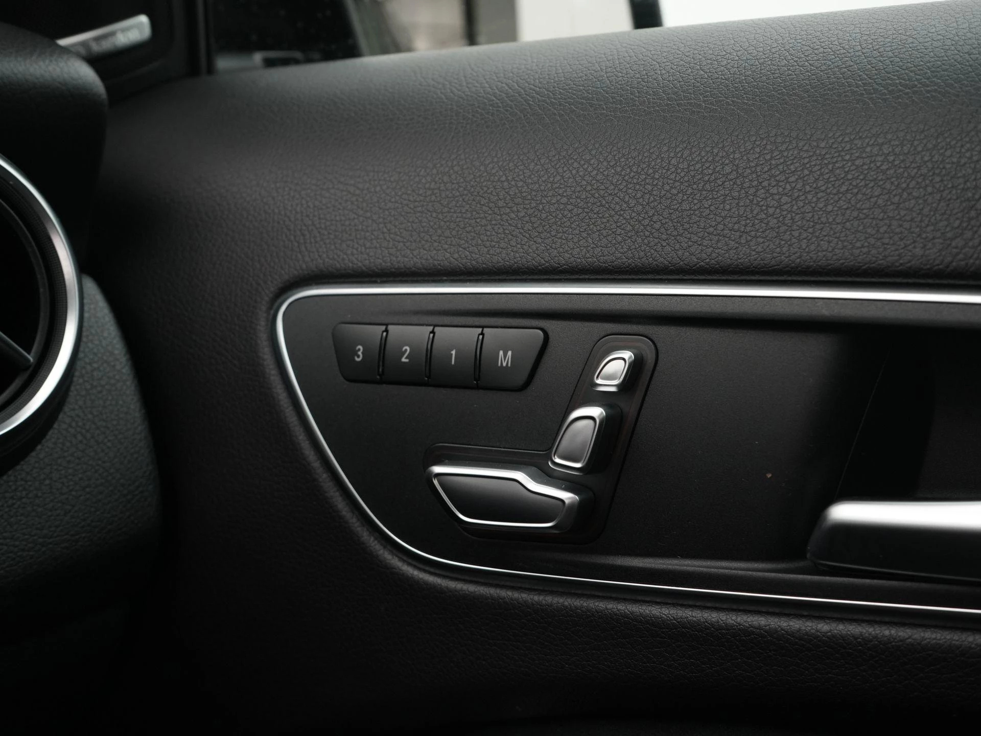 Mercedes-Benz GLA 180 Premium Plus