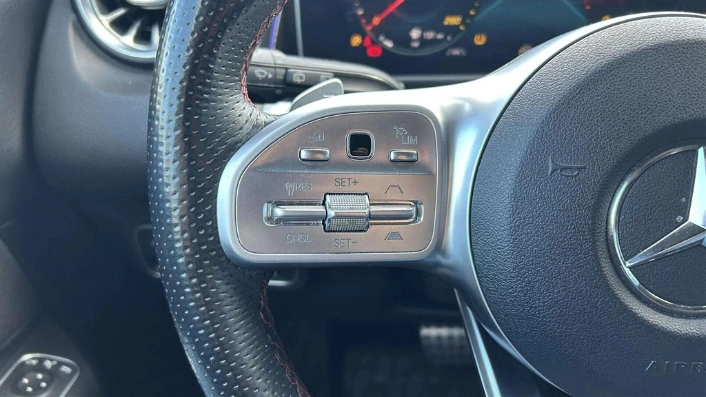Mercedes-Benz-GLB-image-11