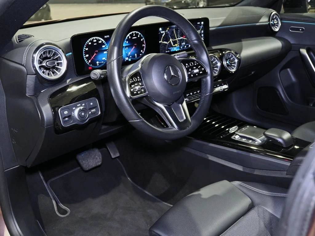 Mercedes-Benz-CLA 180-image-8