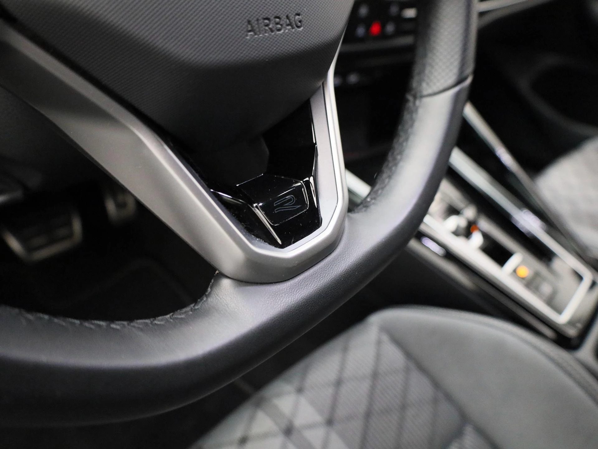 Volkswagen-Golf-image-34