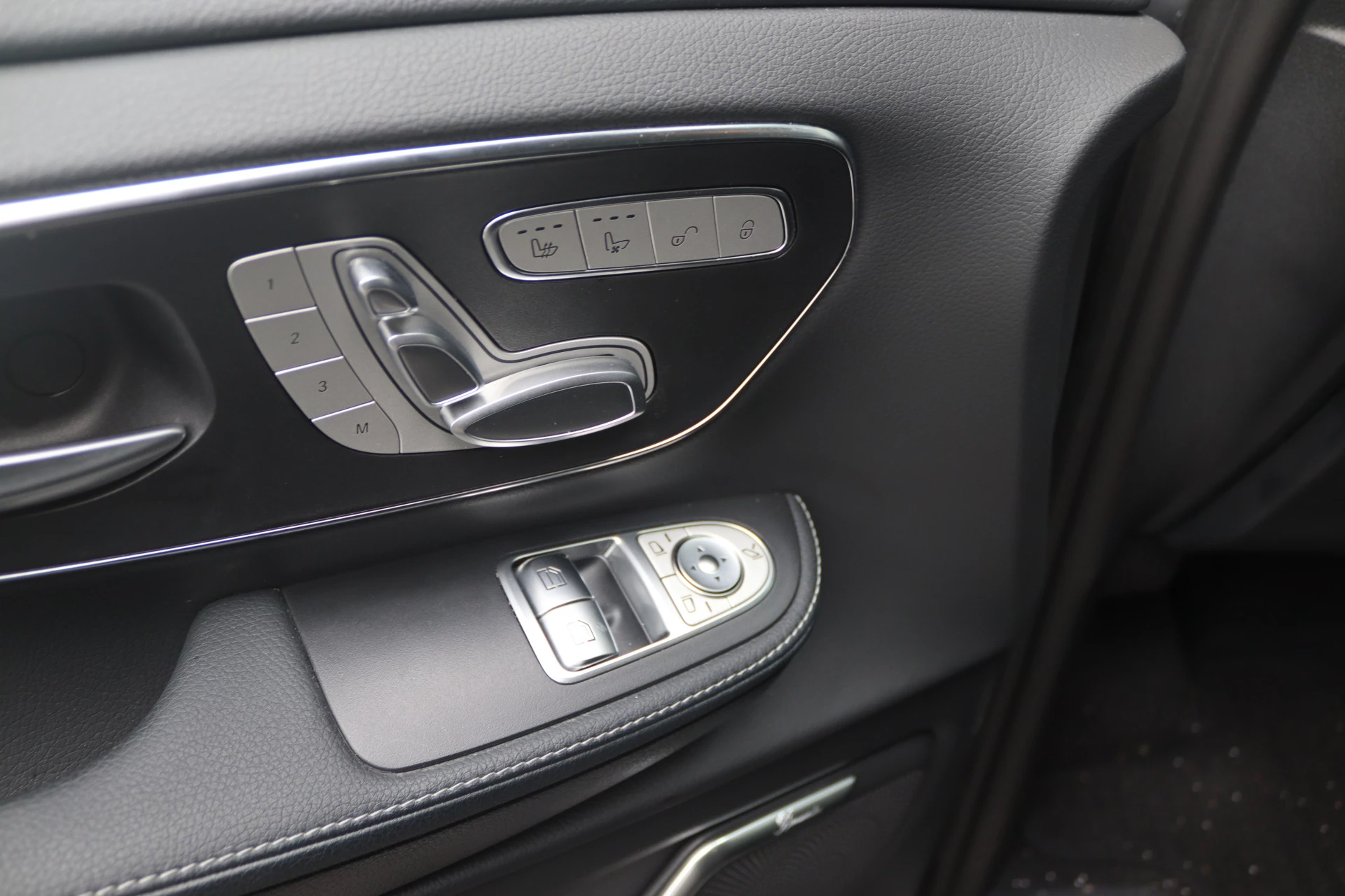 Mercedes-Benz-EQV-image-17