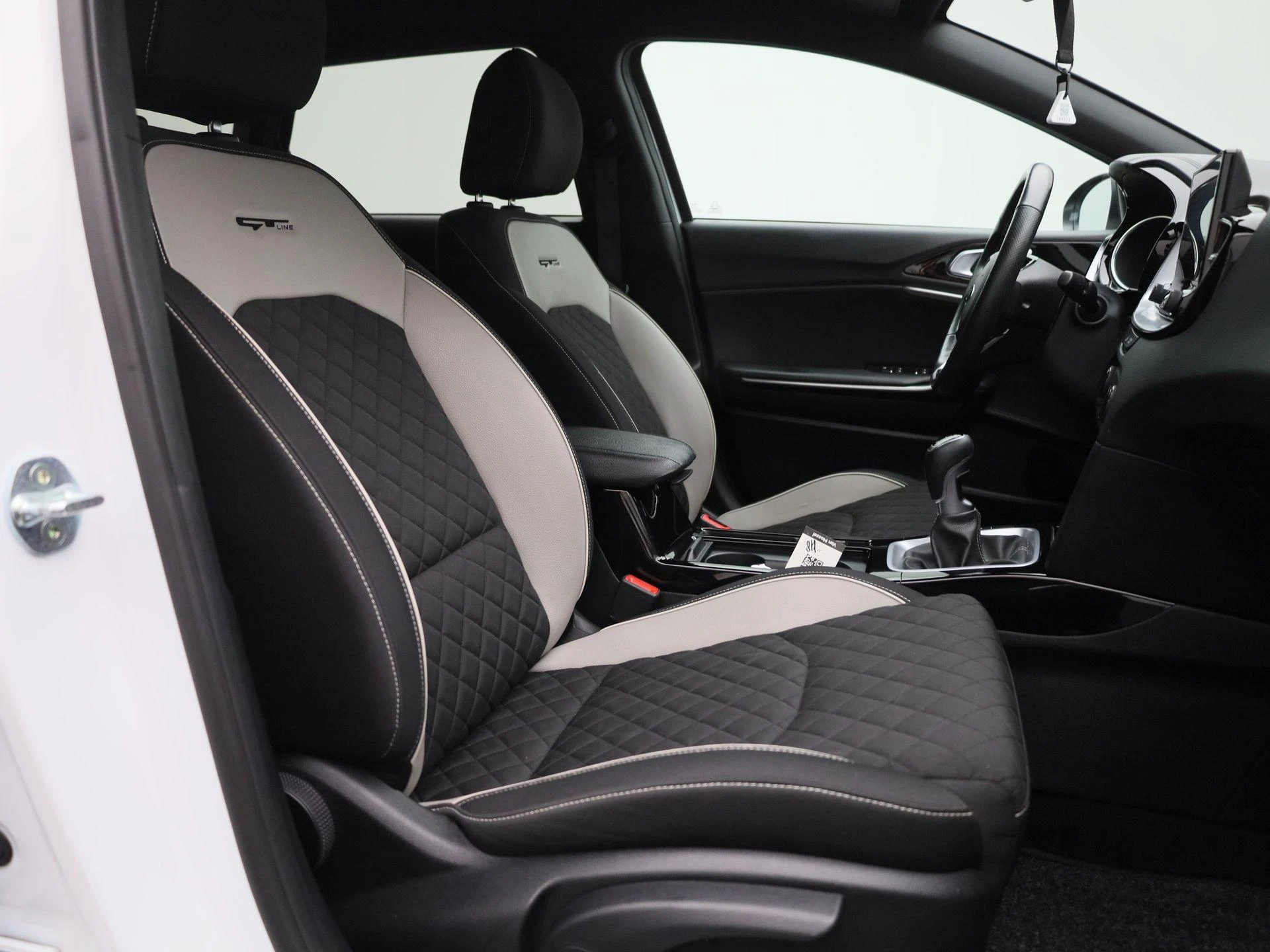 Kia-Ceed Sportswagon-image-32