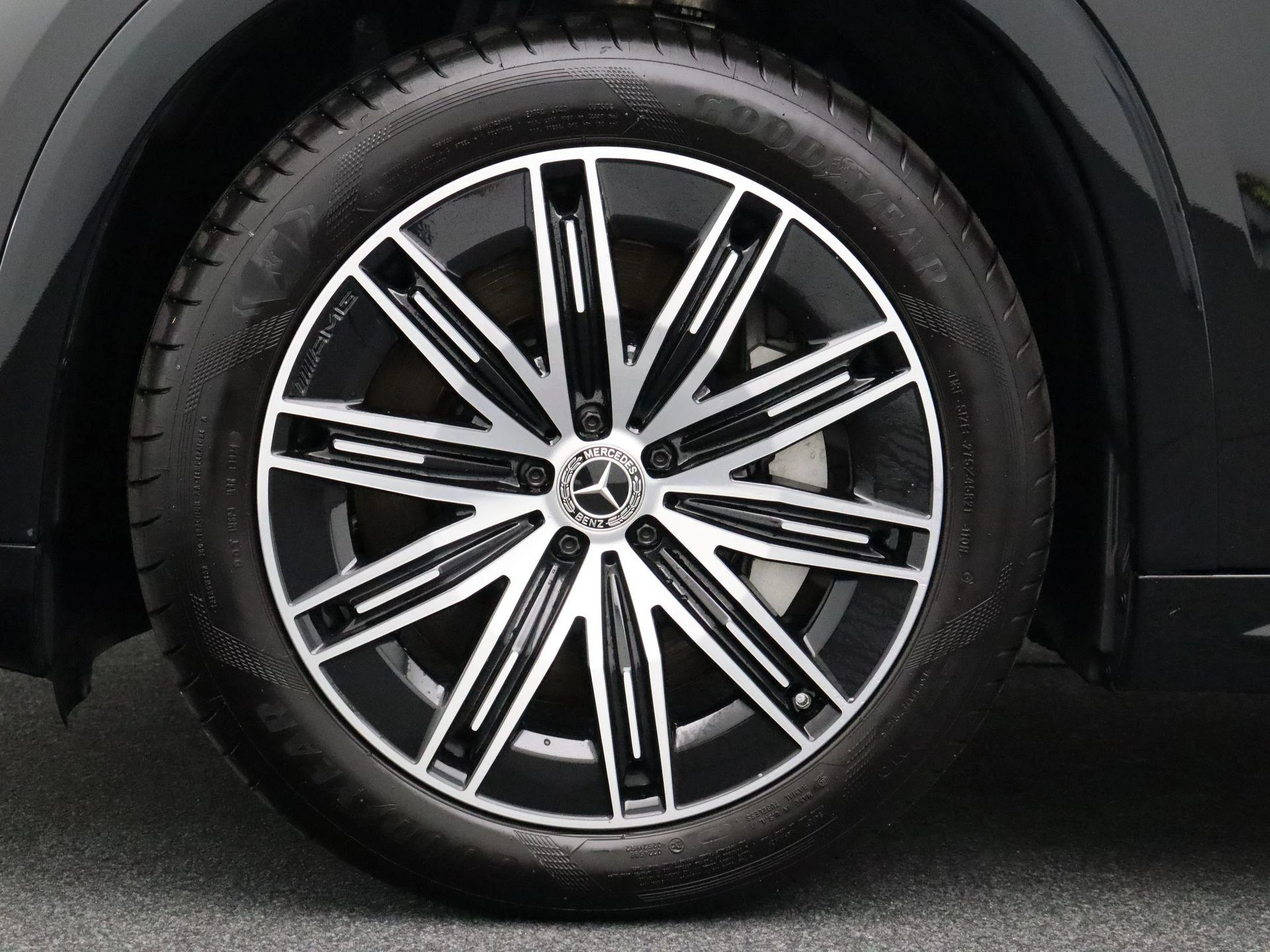 Mercedes-Benz-EQS-image-6