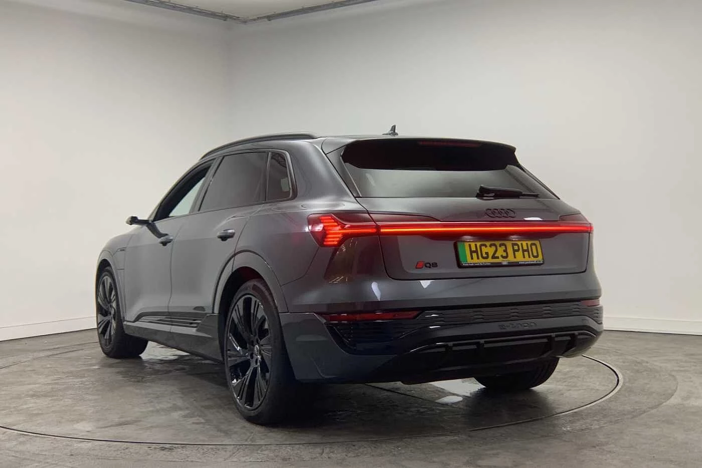 Audi-Q8 e-tron-image-2