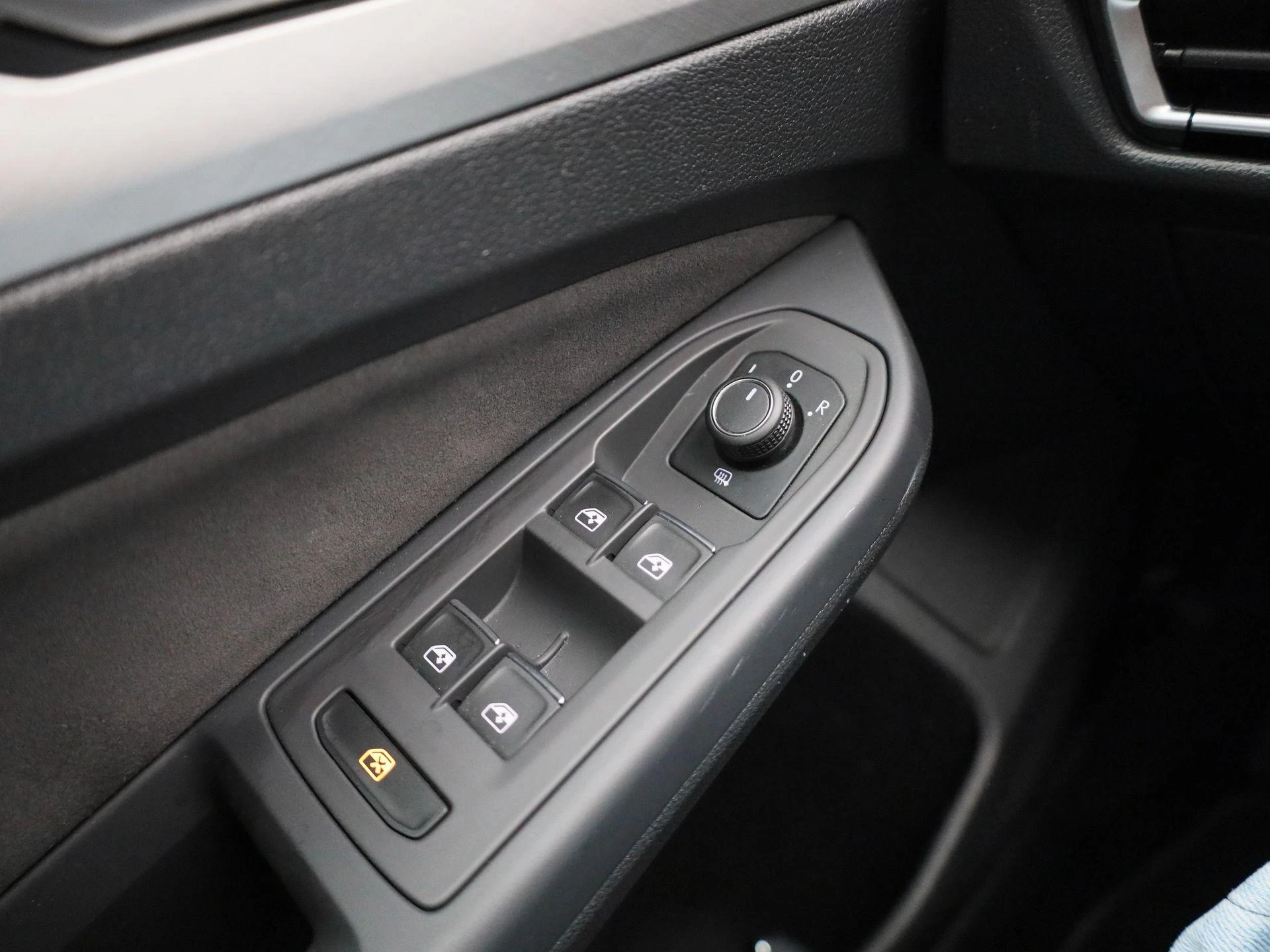 Volkswagen-Golf-image-18