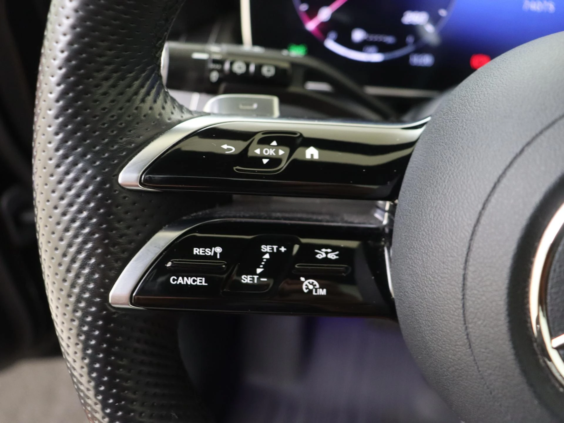 Mercedes-Benz-GLC-image-14