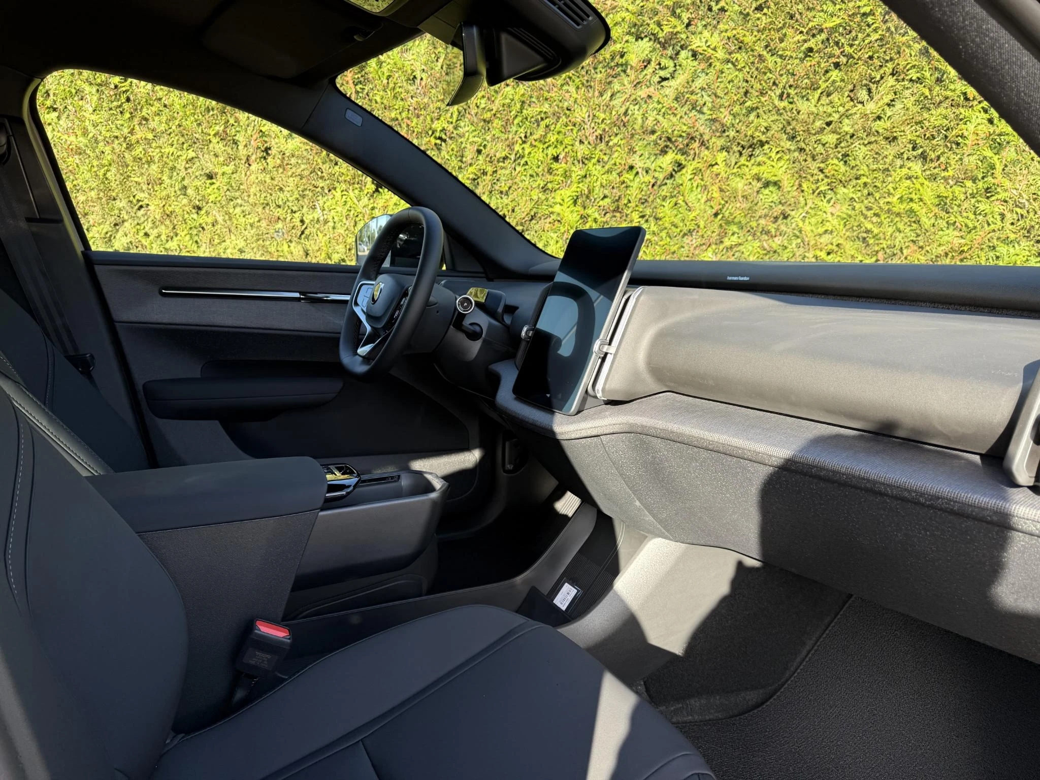 Volvo-EX30-image-12