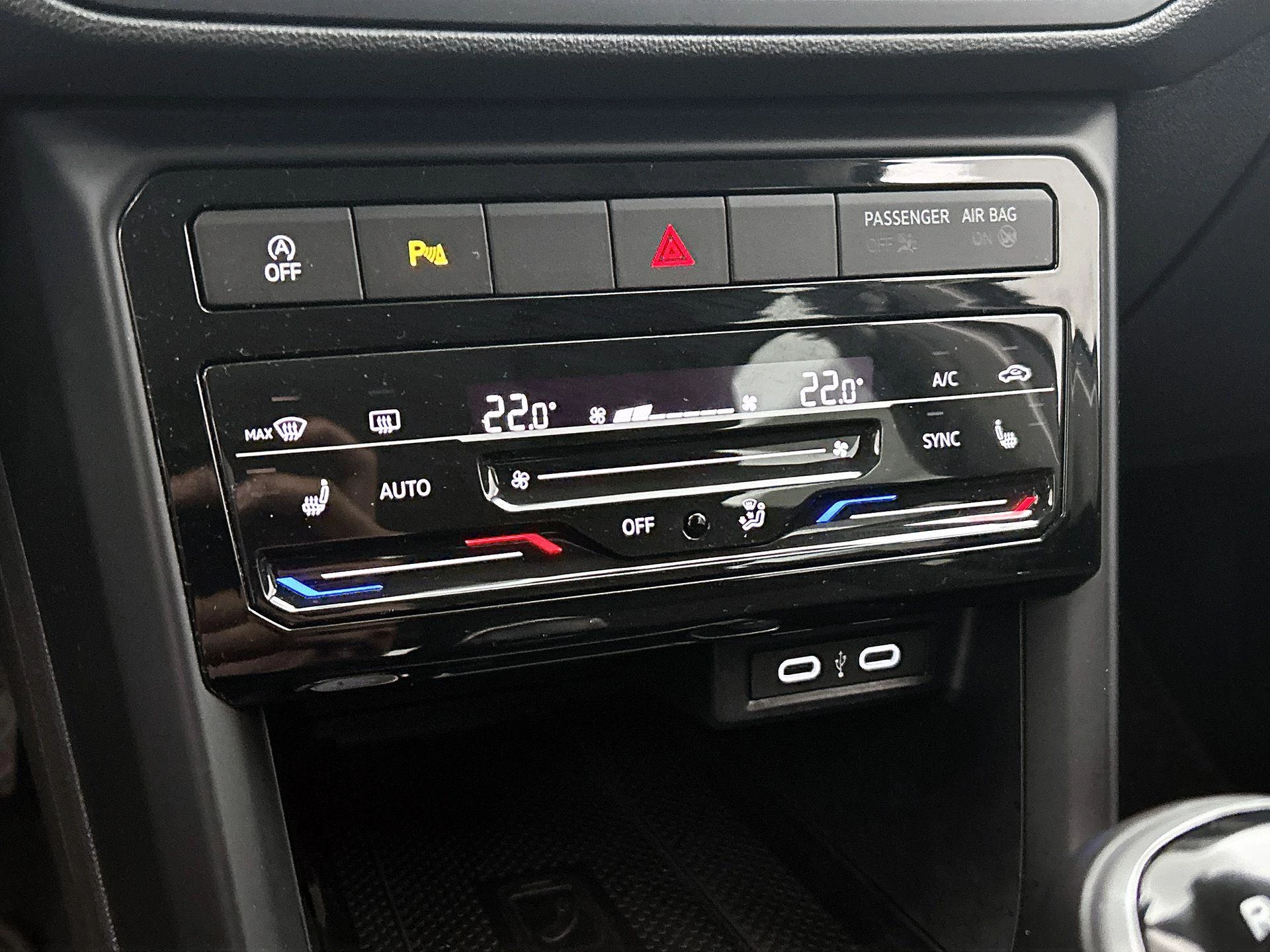Volkswagen-T-Cross-image-18