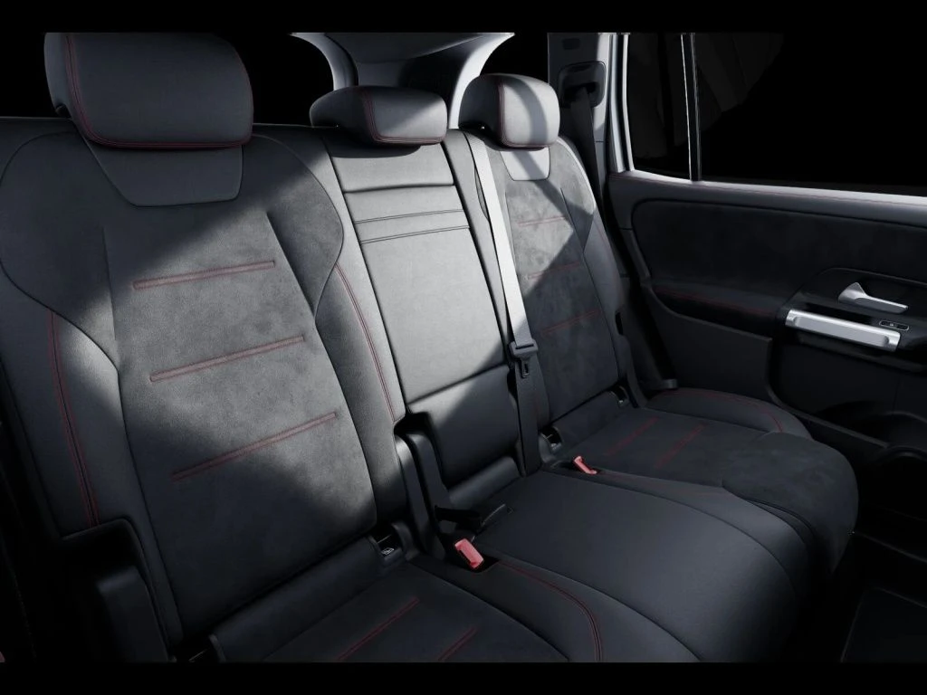 Mercedes-Benz-GLB 220-image-10