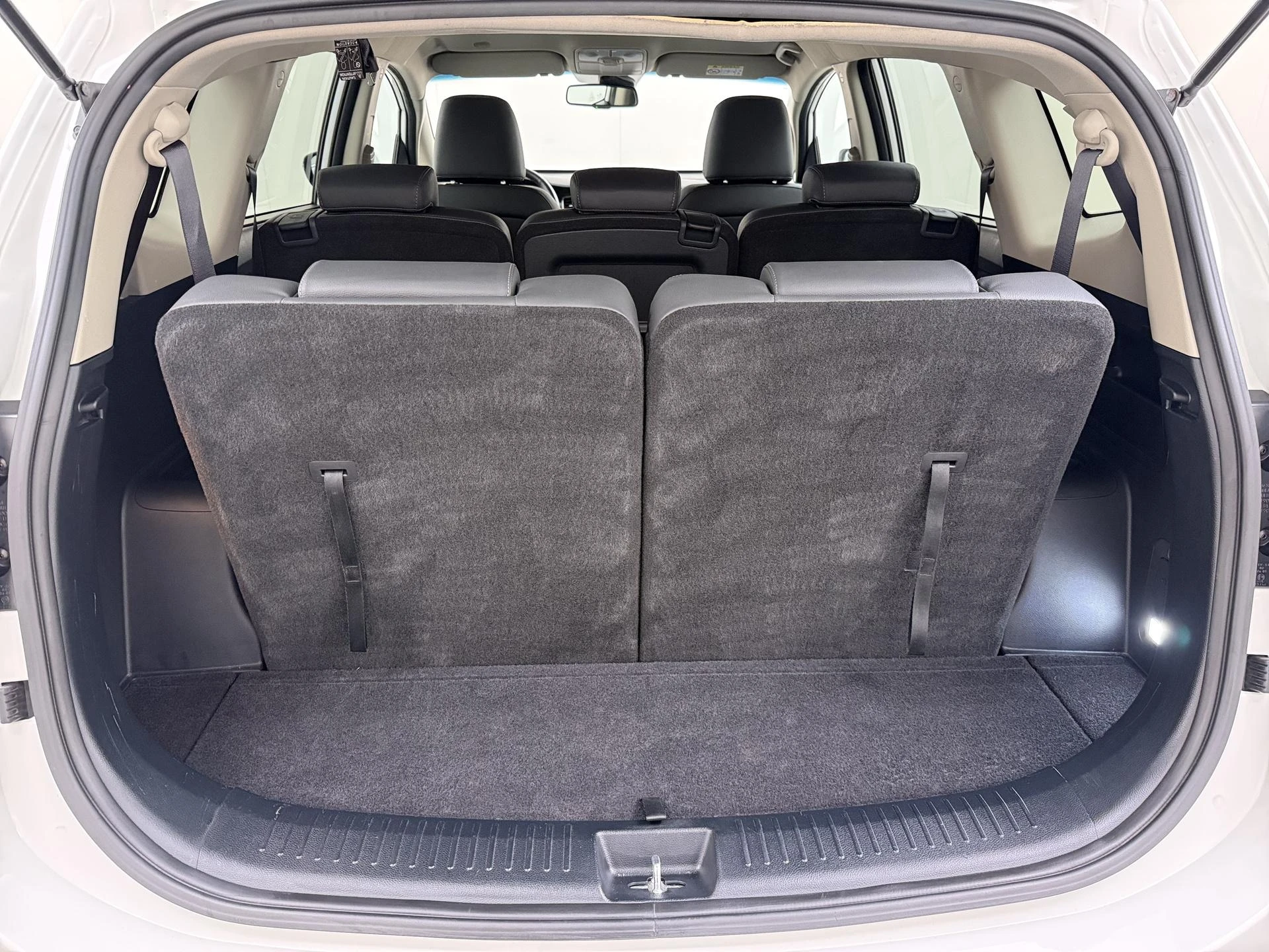 Kia-Carens-image-9
