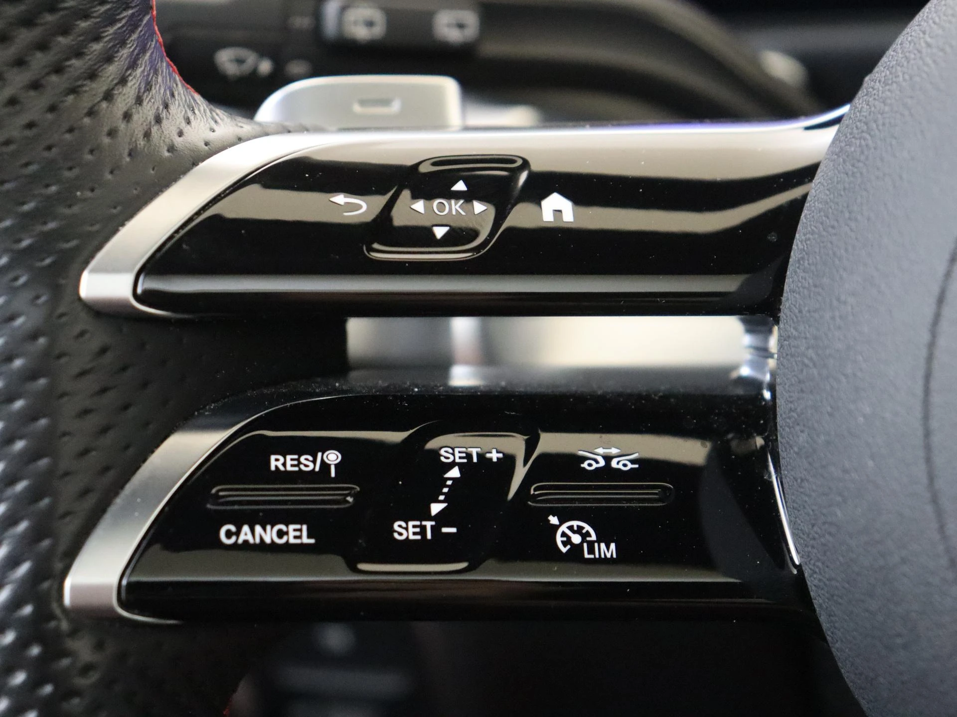Mercedes-Benz-EQB-image-10