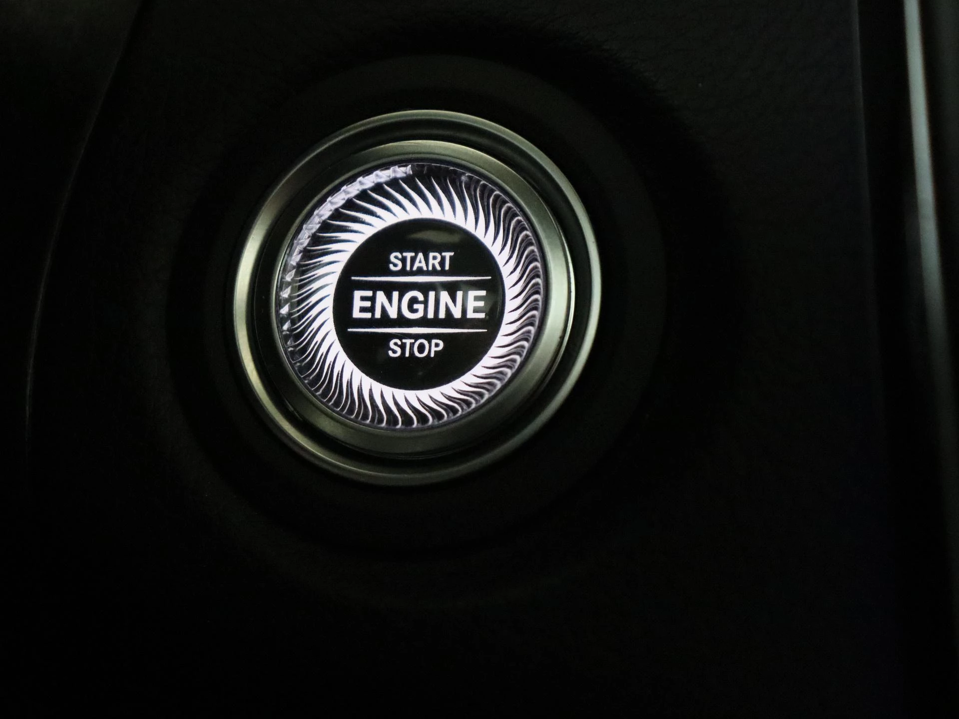 Mercedes-Benz-GLC-image-21