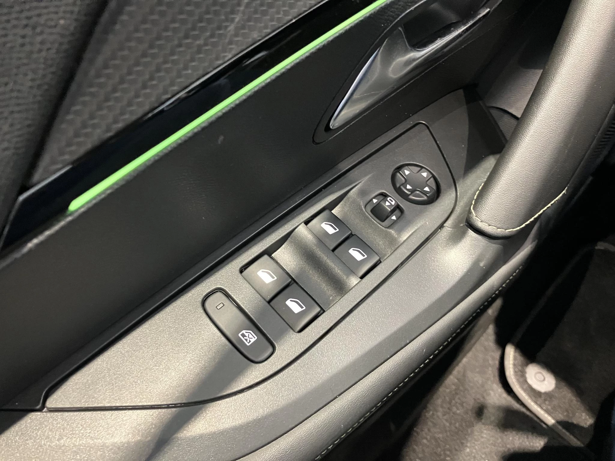 Peugeot-e-2008-image-20