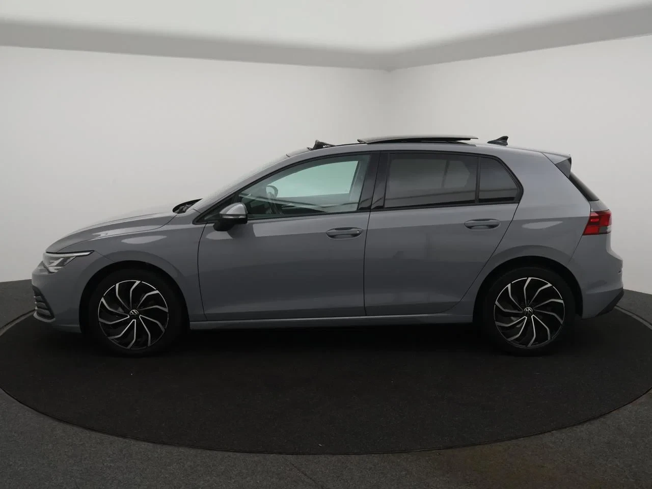 Volkswagen Golf VIII Golf 1.0eTSI 110PK *AUTOMAAT*ALCANTARA*LEDER*PANODAK*CAMERA*ACC*PDC*NAVI*APP-CONNECT*...*