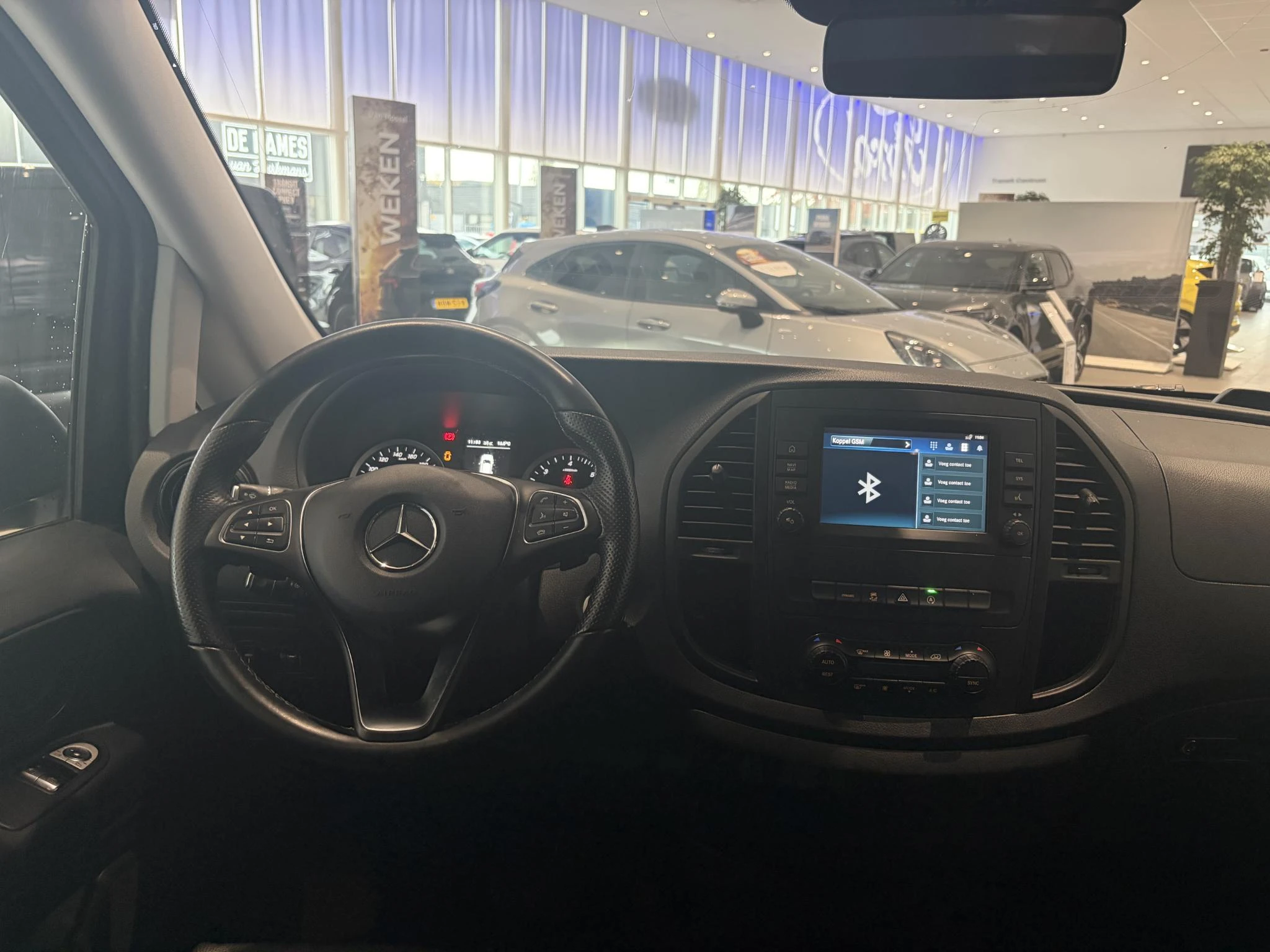 Mercedes-Benz-Vito-image-24