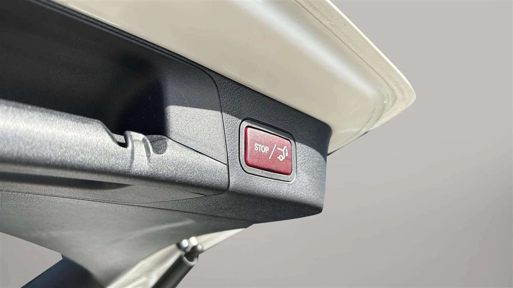 Mercedes-Benz-EQB-image-25