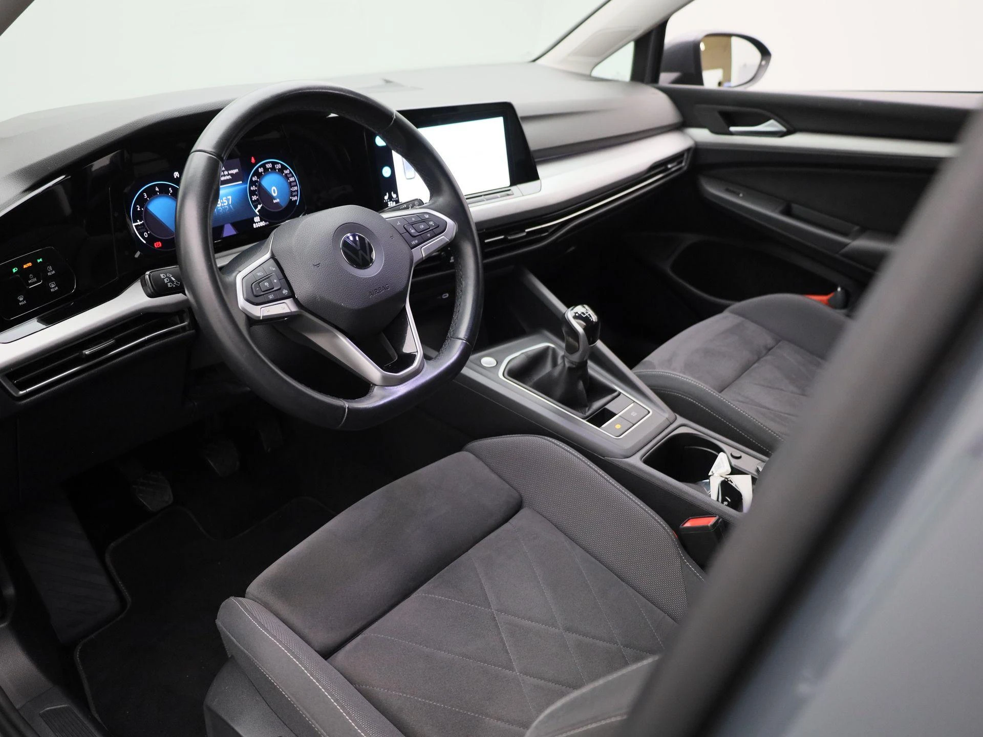 Volkswagen-Golf-image-14