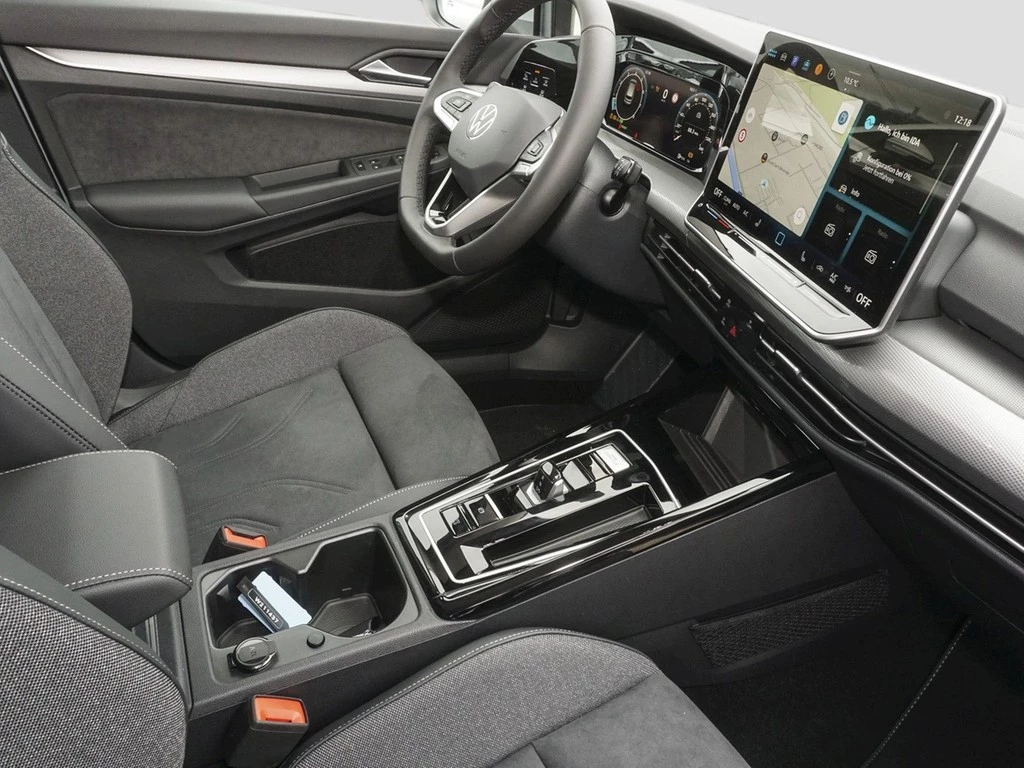 Volkswagen Golf VIII 1.5 eTSI DSG Style Business Premium