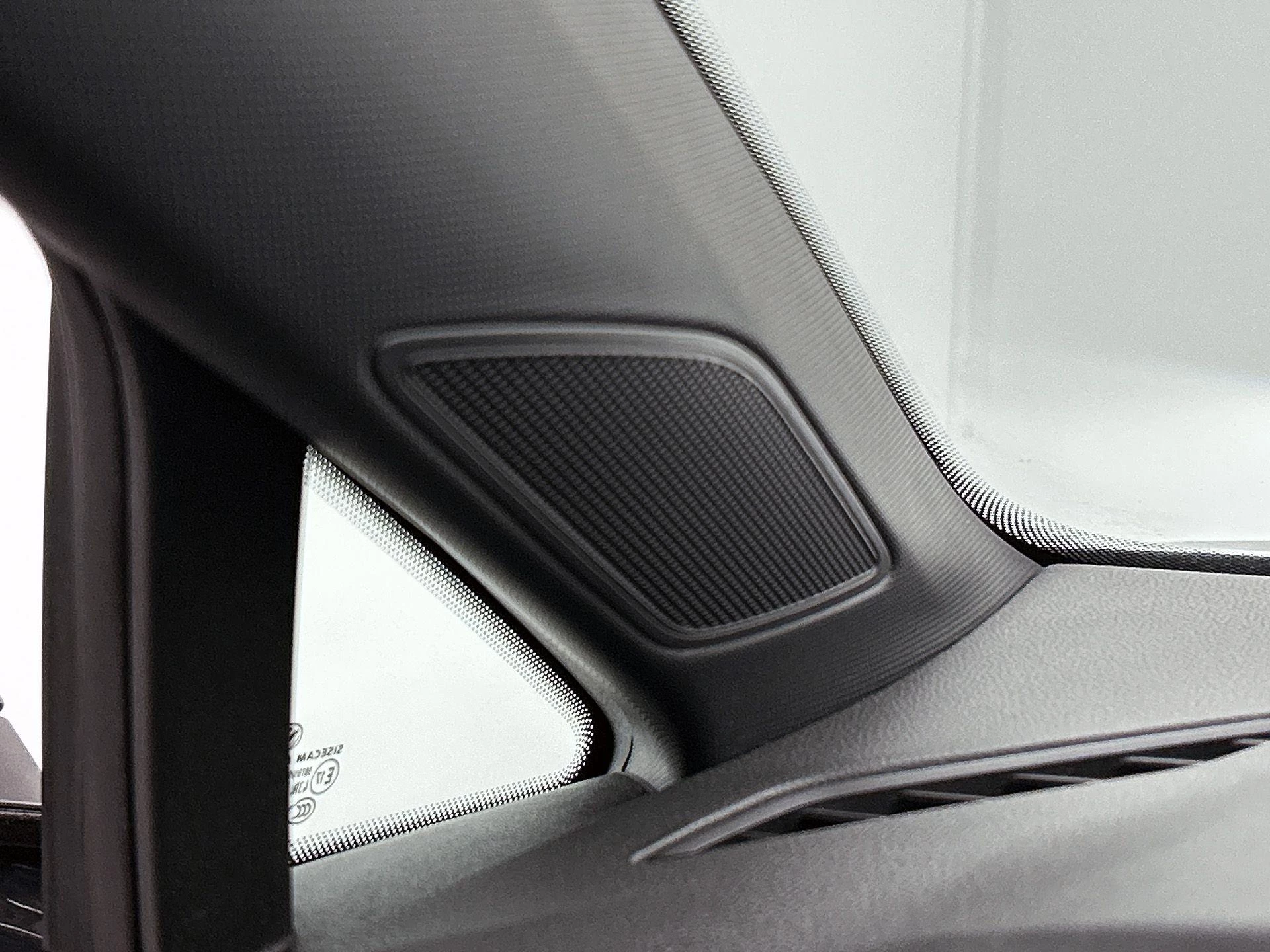 Volkswagen-Golf-image-13