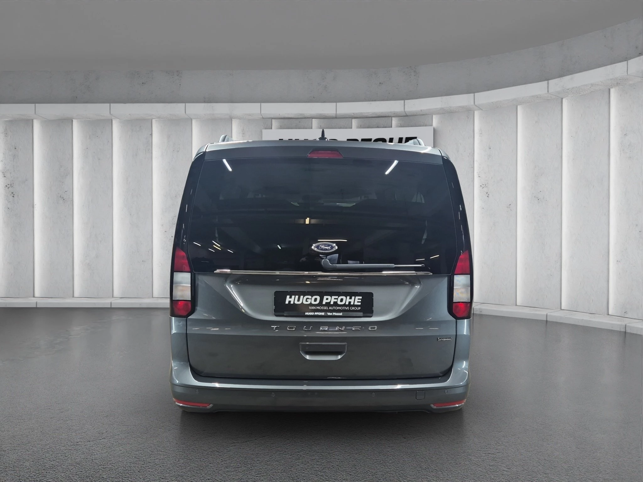 Ford Tourneo Connect Titanium Grand 1.5 l EcoBoost PHEV. 6-Gang-Automatikgetriebe. Frontantrieb