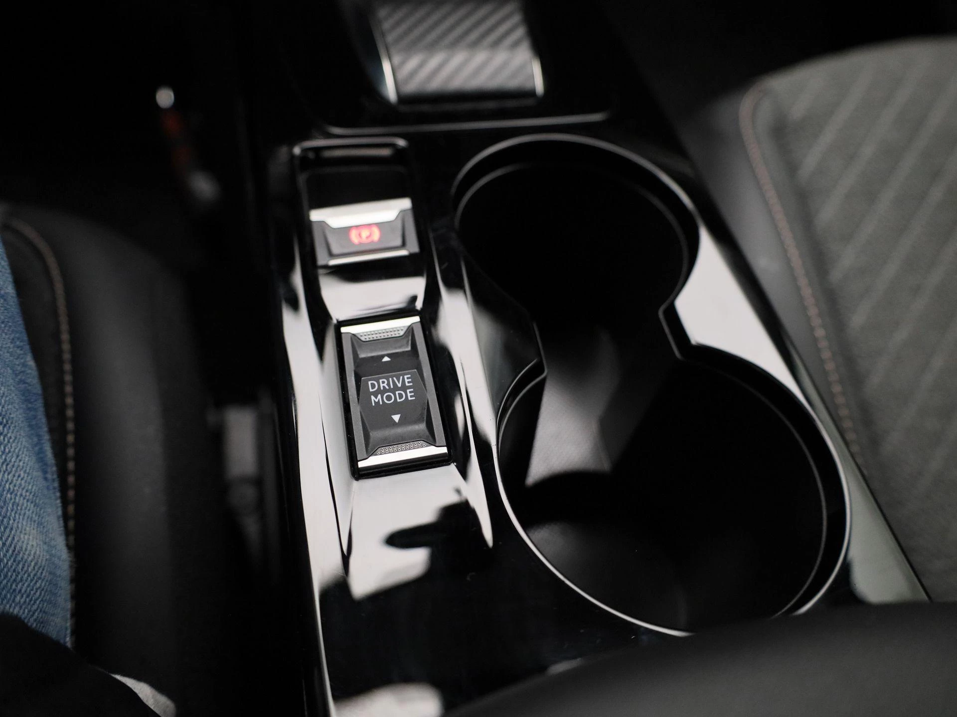 Peugeot-e-208-image-26