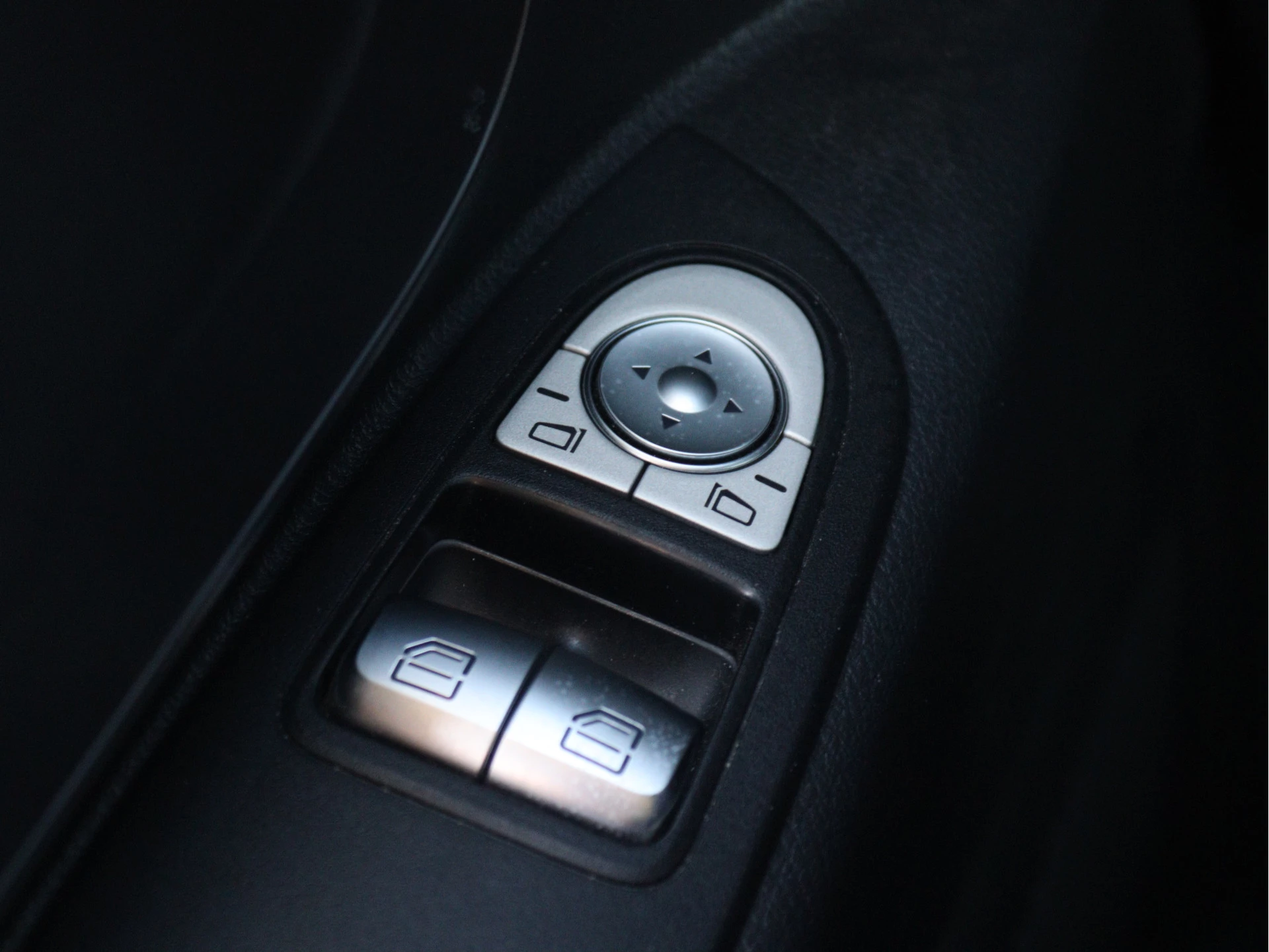 Mercedes-Benz-Vito-image-9