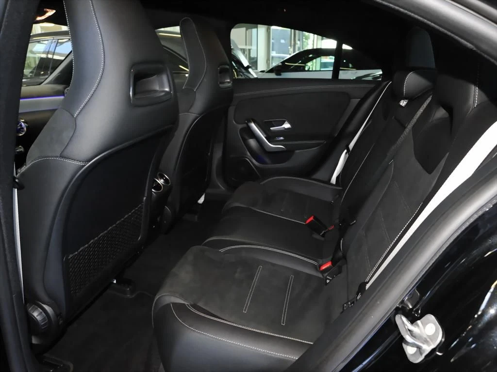 Mercedes-Benz-CLA 200-image-13