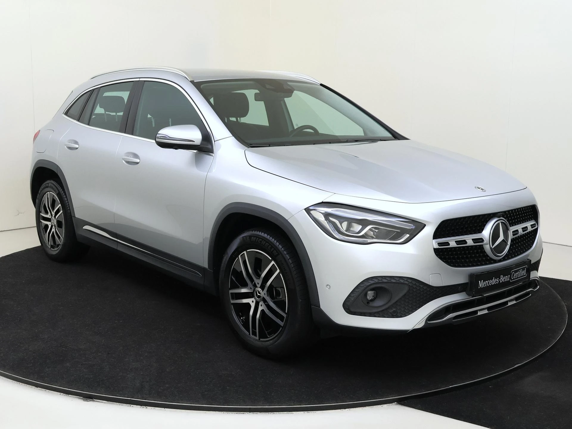 Mercedes-Benz-GLA-image-4