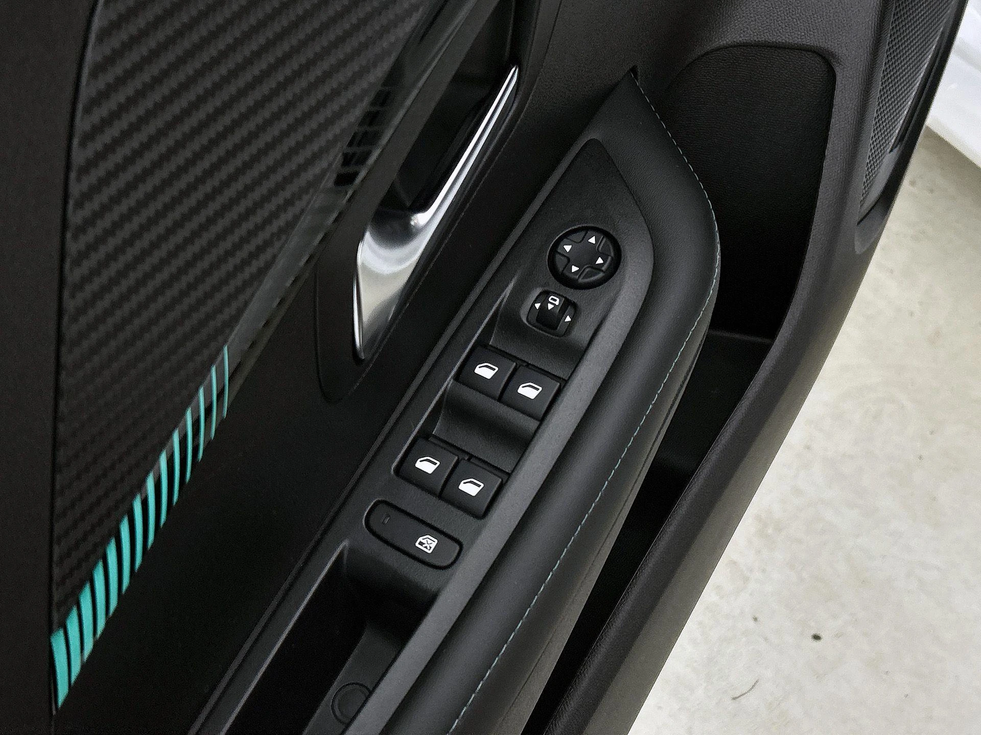 Peugeot-208-image-27