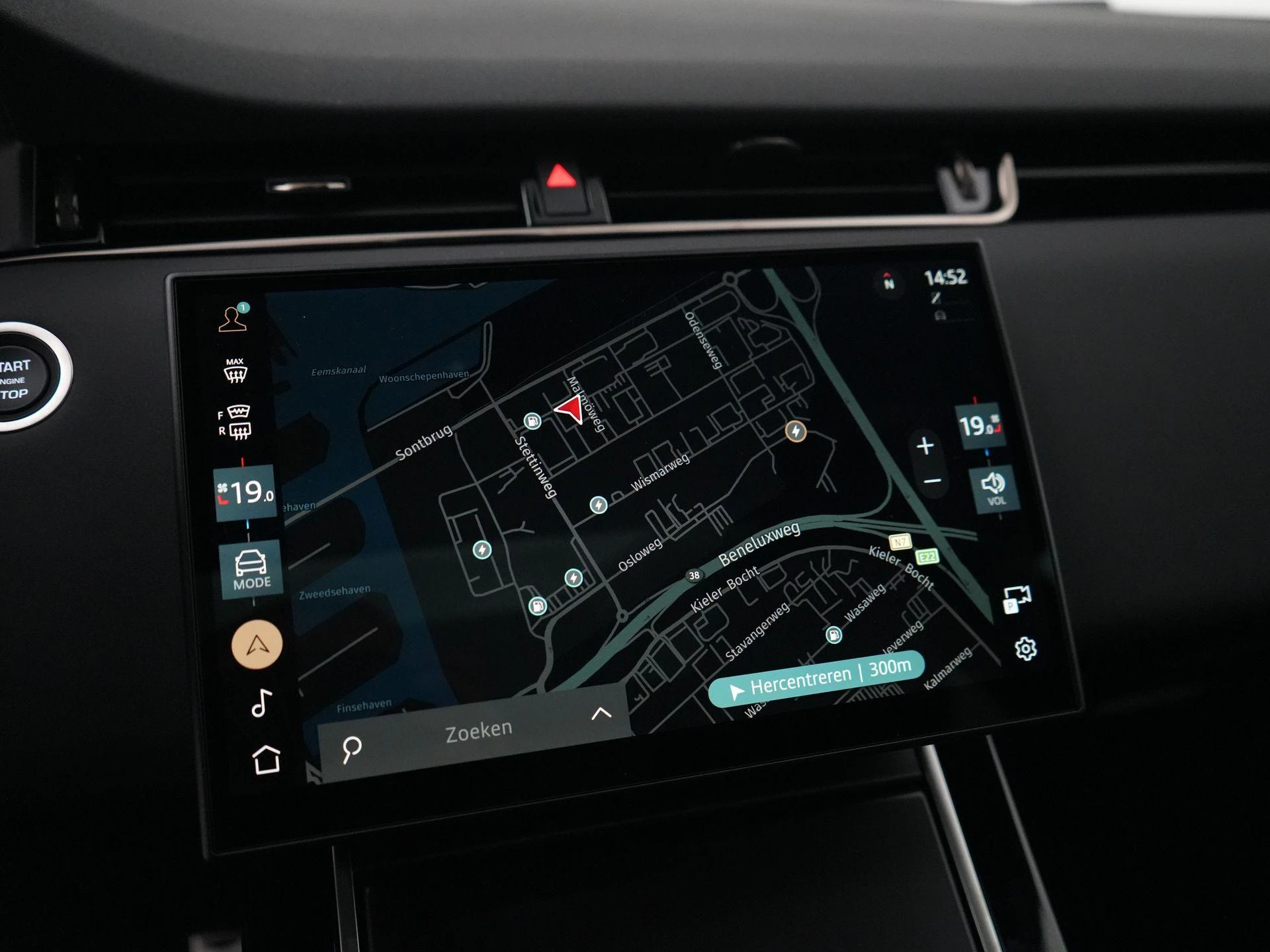 Land Rover-Range Rover Evoque-image-21