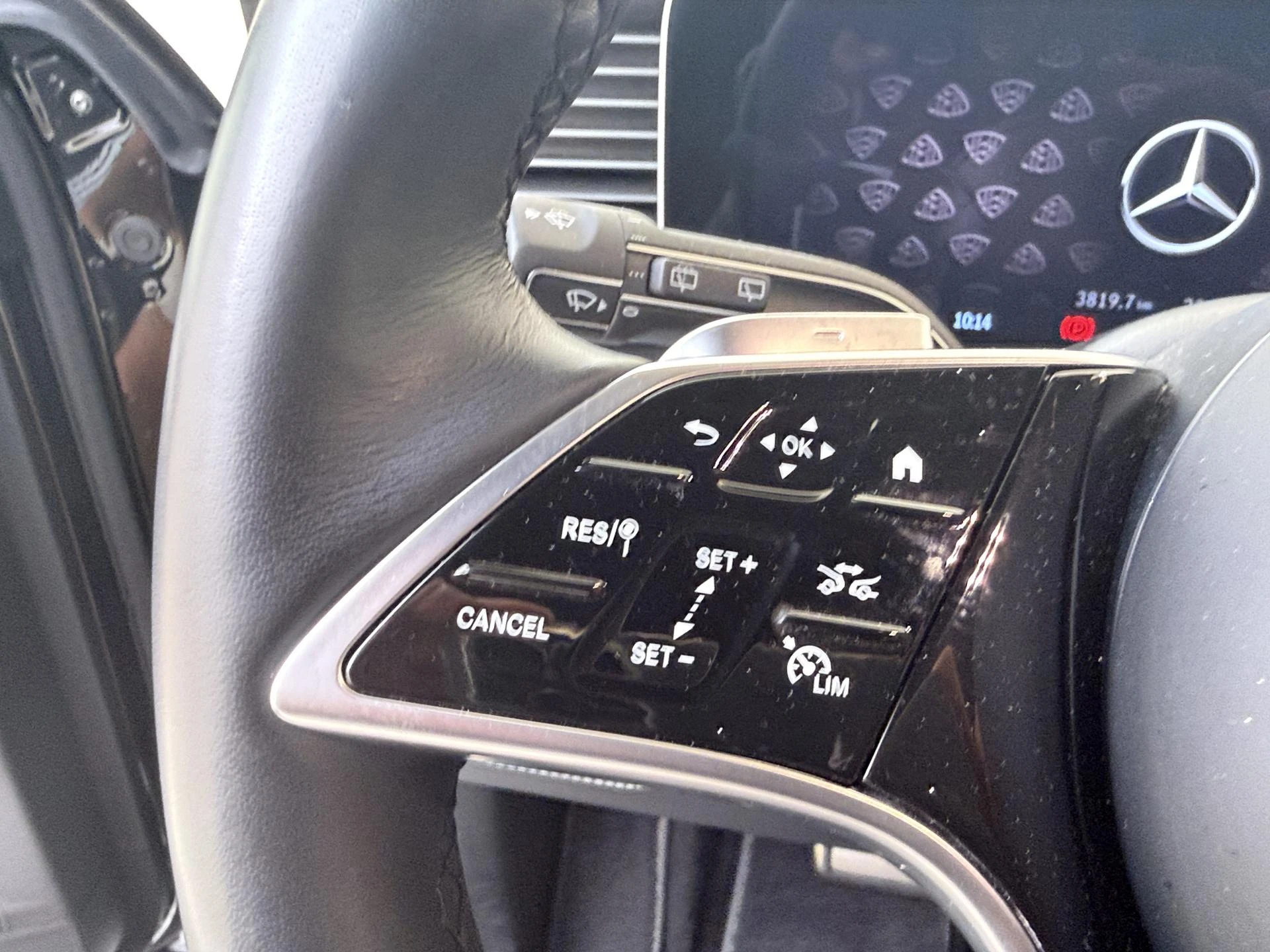 Mercedes-Benz-GLS-image-11