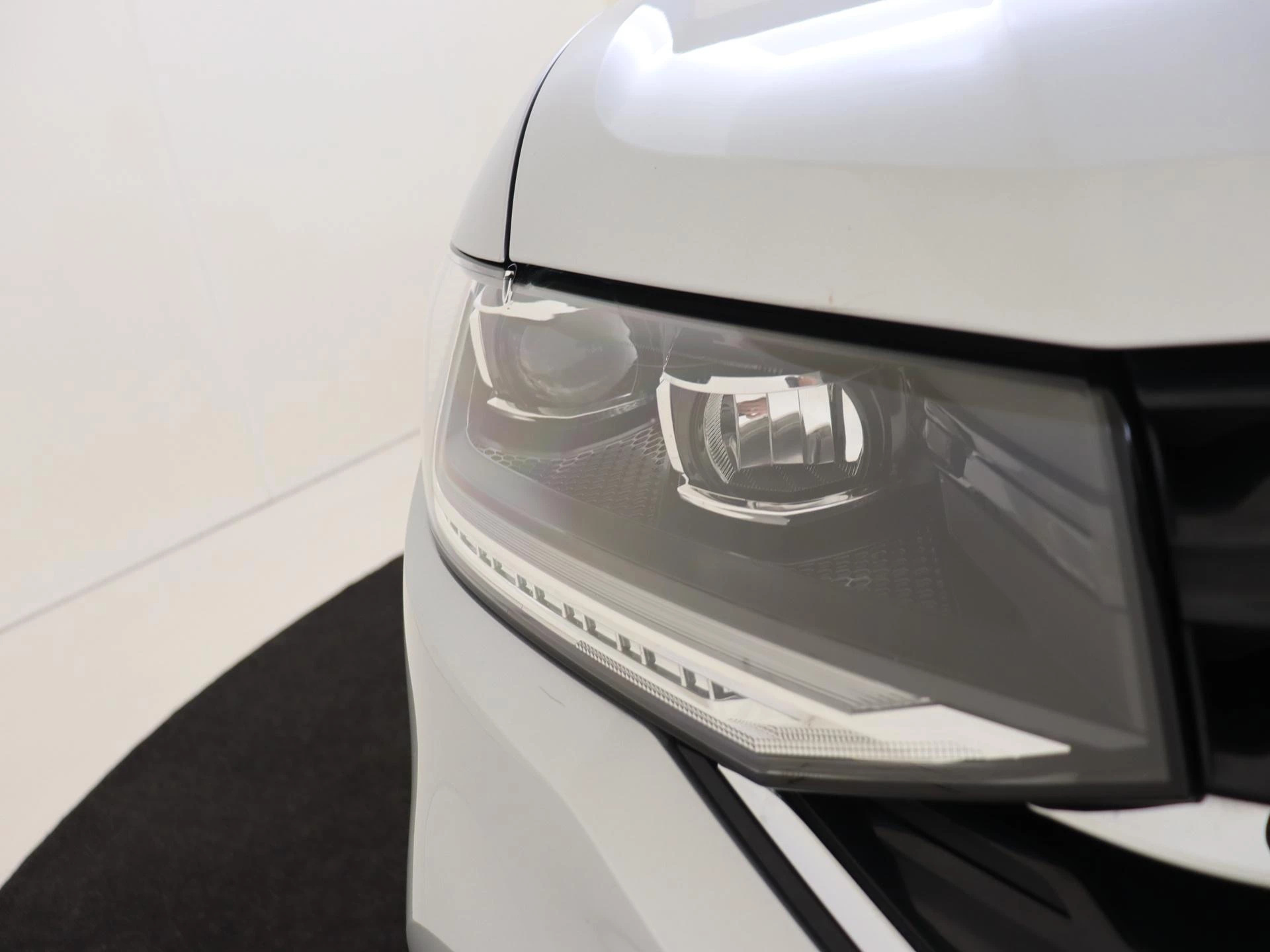 Volkswagen-T-Cross-image-9