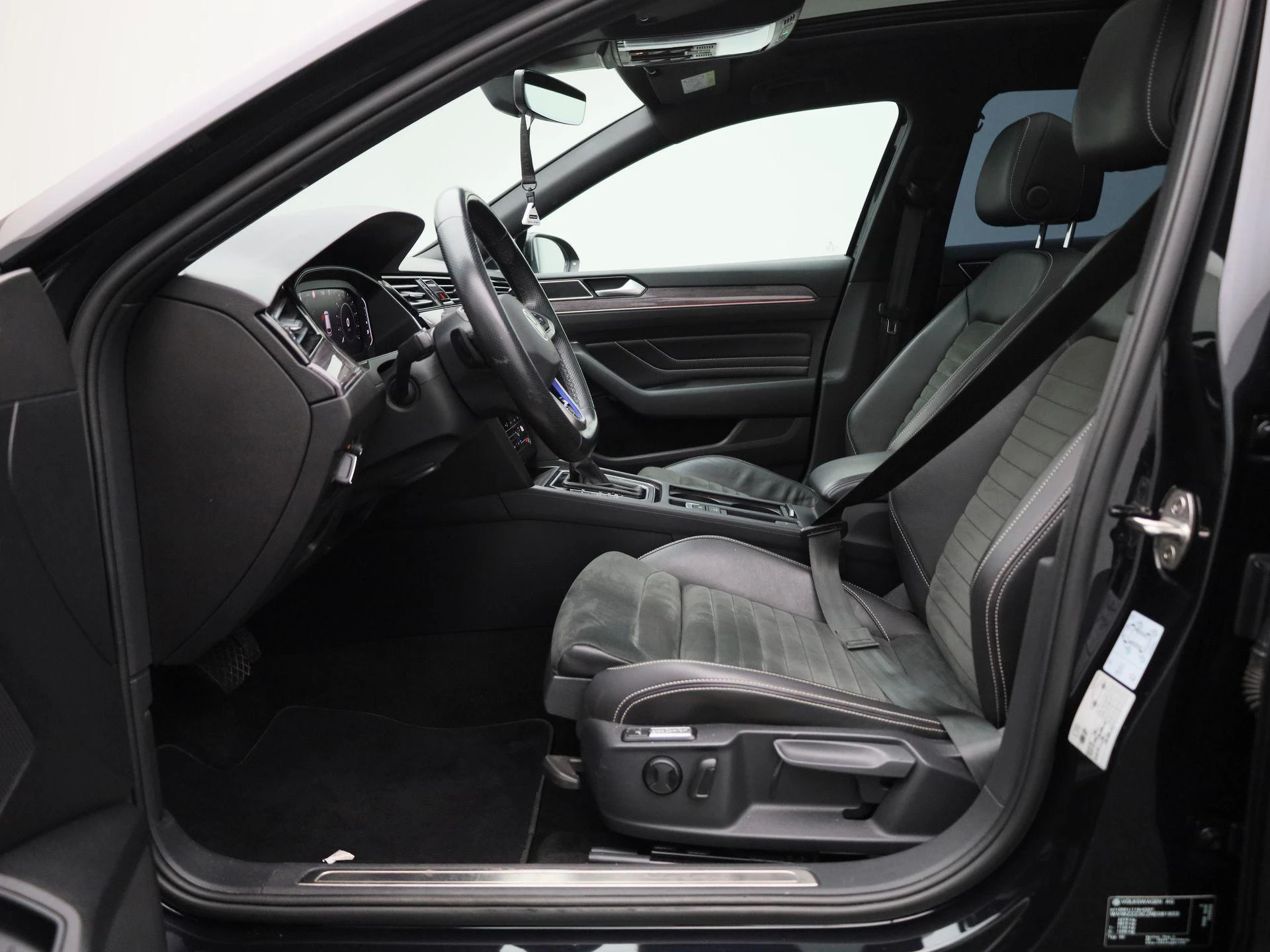 Volkswagen-Passat-image-10
